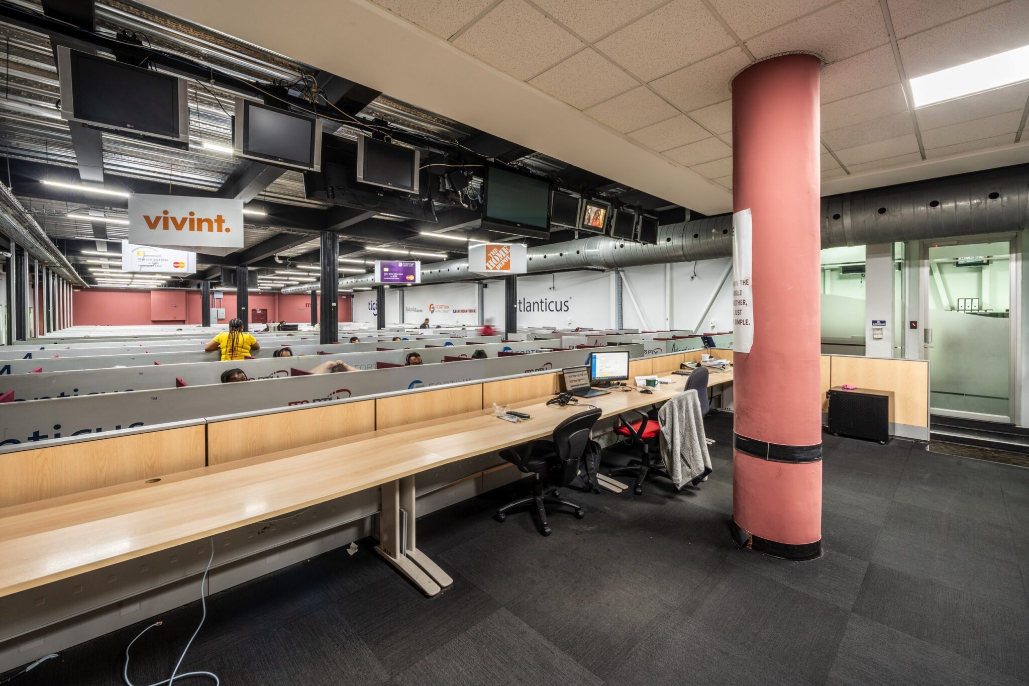 Try Panamá. Business Plaza Associates. Ubicado a 5 minutos de la Zona del Canal de Panamá, el Edificio de la Administración del Canal de Panamá, los Puertos de Panamá, la Ciudad del Saber. Corregimiento de Ancón, Urbanización Albrook Fields, Calle Avenida Omar Torrijos Herrera.