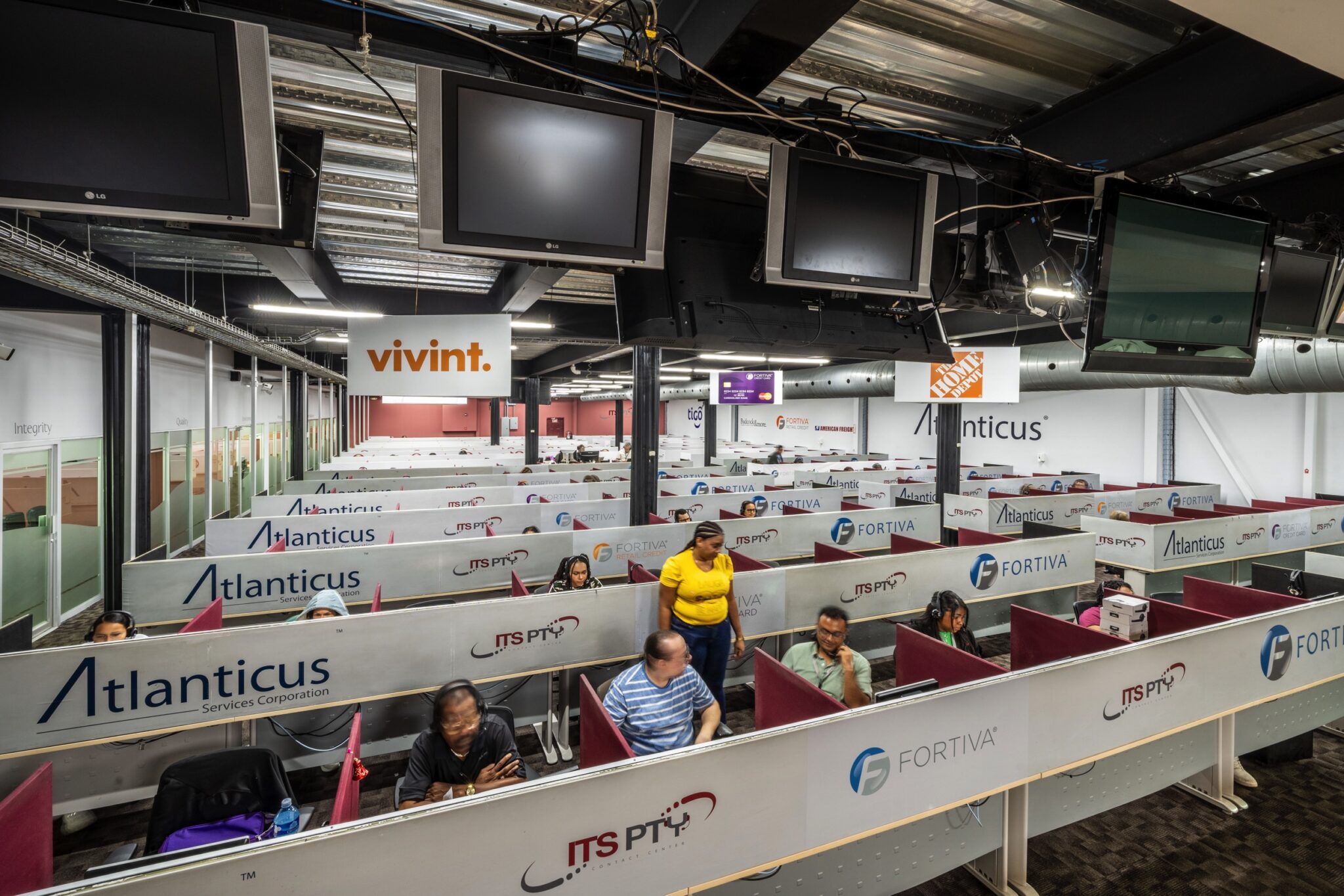 Try Panamá. Business Plaza Associates. Ubicado a 5 minutos de la Zona del Canal de Panamá, el Edificio de la Administración del Canal de Panamá, los Puertos de Panamá, la Ciudad del Saber. Corregimiento de Ancón, Urbanización Albrook Fields, Calle Avenida Omar Torrijos Herrera.