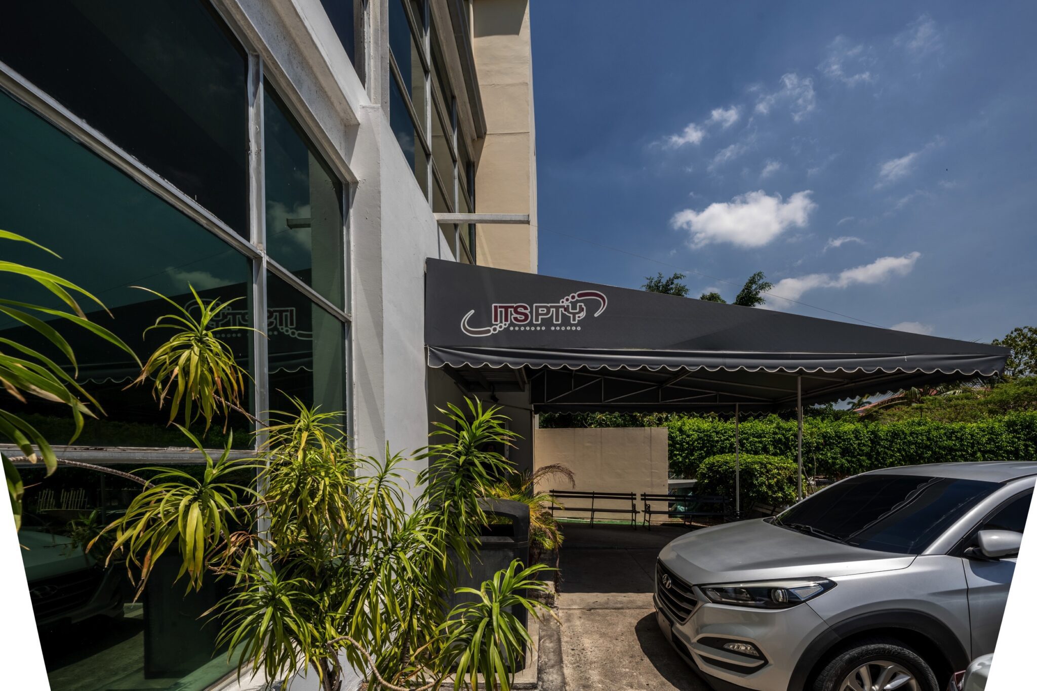 Try Panamá. Business Plaza Associates. Ubicado a 5 minutos de la Zona del Canal de Panamá, el Edificio de la Administración del Canal de Panamá, los Puertos de Panamá, la Ciudad del Saber. Corregimiento de Ancón, Urbanización Albrook Fields, Calle Avenida Omar Torrijos Herrera.