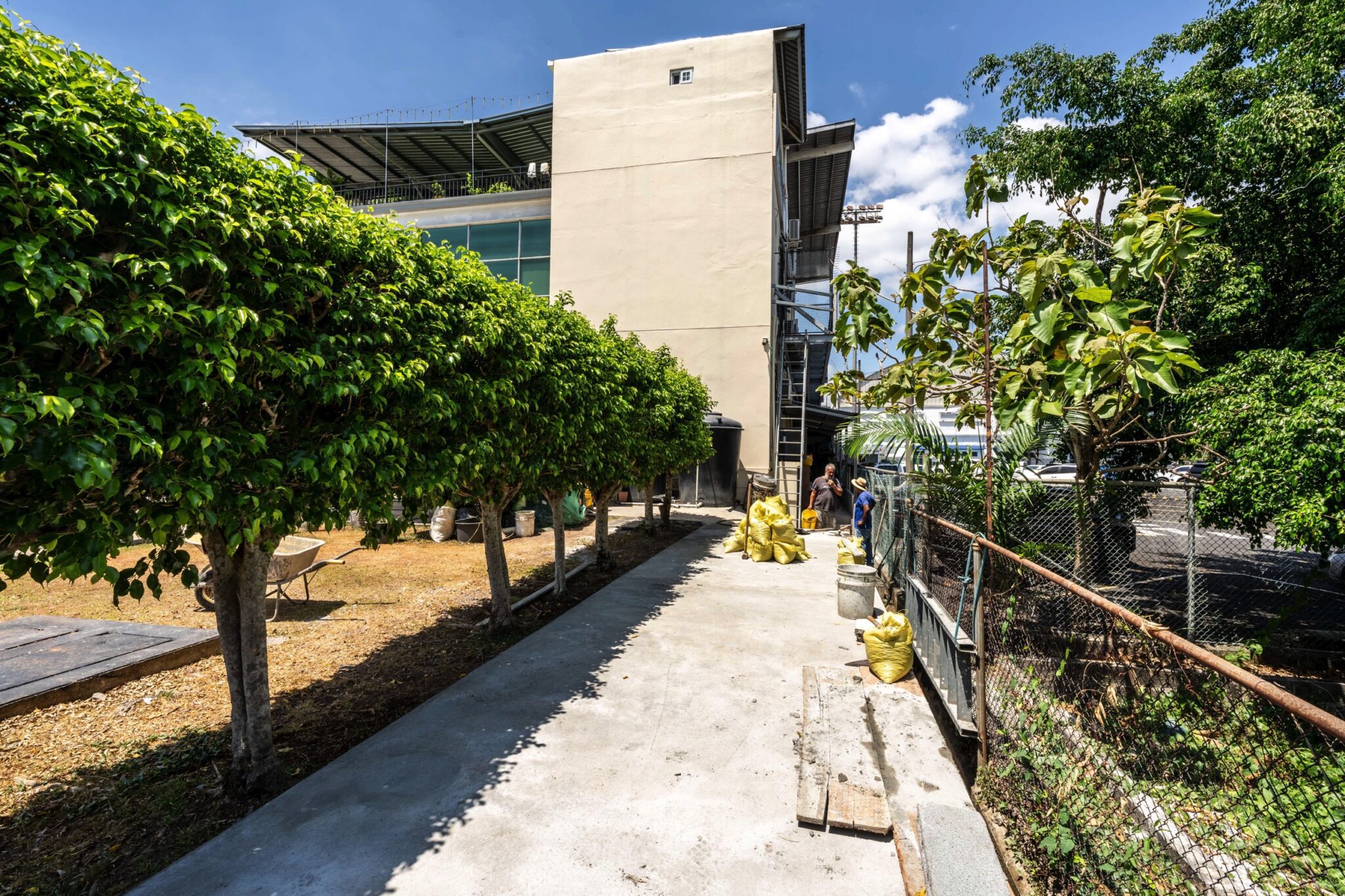 Try Panamá. Business Plaza Associates. Ubicado a 5 minutos de la Zona del Canal de Panamá, el Edificio de la Administración del Canal de Panamá, los Puertos de Panamá, la Ciudad del Saber. Corregimiento de Ancón, Urbanización Albrook Fields, Calle Avenida Omar Torrijos Herrera.