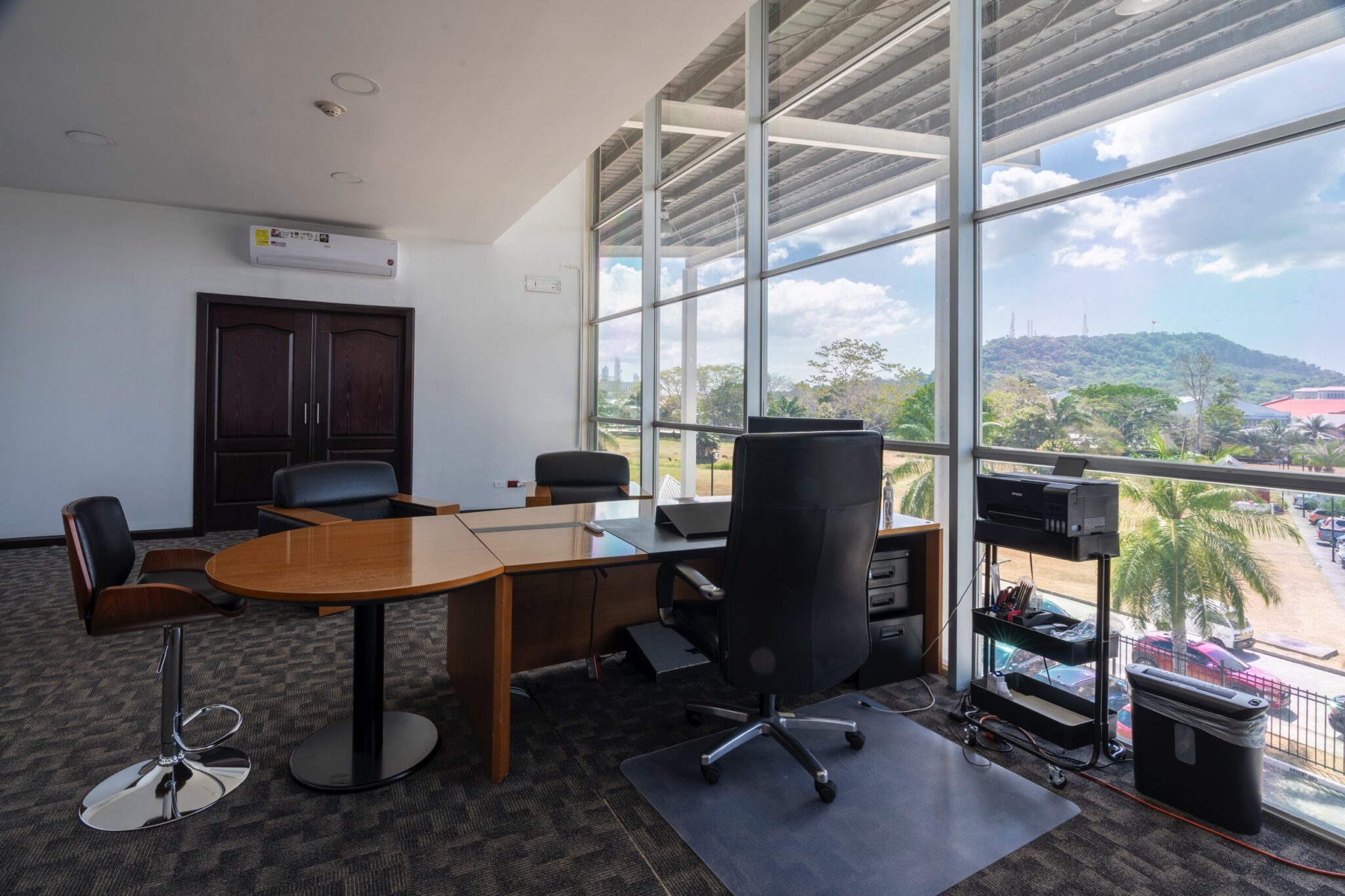 Try Panamá. Business Plaza Associates. Ubicado a 5 minutos de la Zona del Canal de Panamá, el Edificio de la Administración del Canal de Panamá, los Puertos de Panamá, la Ciudad del Saber. Corregimiento de Ancón, Urbanización Albrook Fields, Calle Avenida Omar Torrijos Herrera.