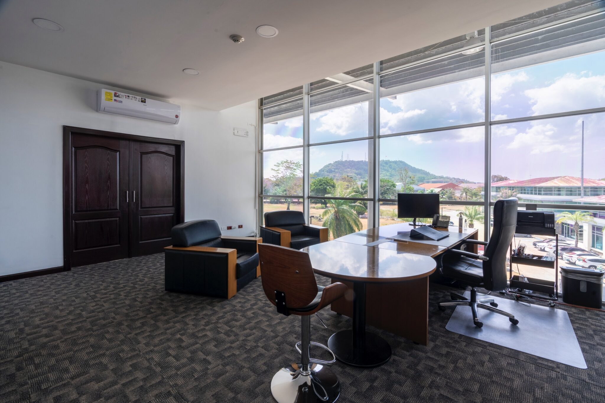 Try Panamá. Business Plaza Associates. Ubicado a 5 minutos de la Zona del Canal de Panamá, el Edificio de la Administración del Canal de Panamá, los Puertos de Panamá, la Ciudad del Saber. Corregimiento de Ancón, Urbanización Albrook Fields, Calle Avenida Omar Torrijos Herrera.