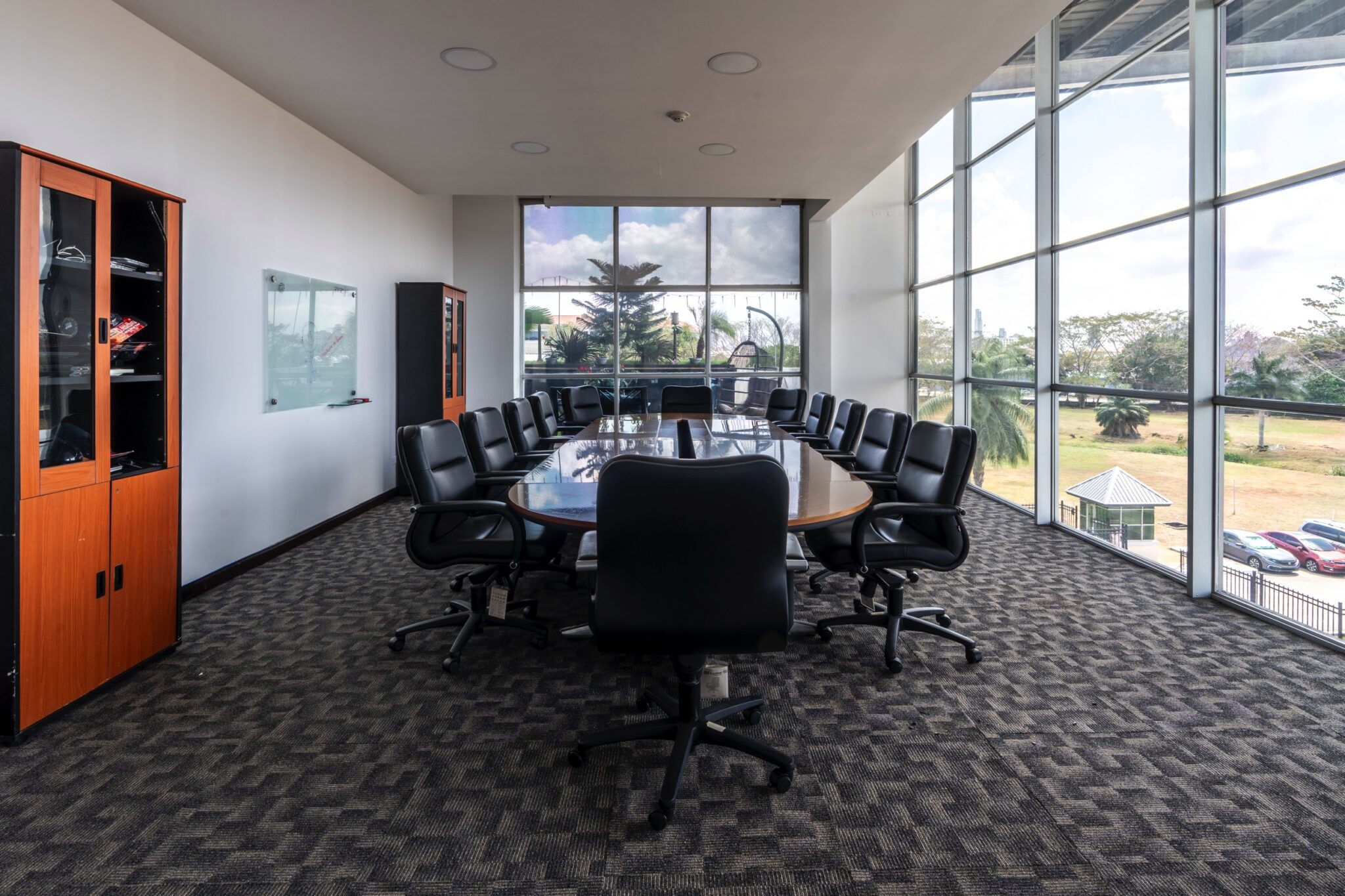 Try Panamá. Business Plaza Associates. Ubicado a 5 minutos de la Zona del Canal de Panamá, el Edificio de la Administración del Canal de Panamá, los Puertos de Panamá, la Ciudad del Saber. Corregimiento de Ancón, Urbanización Albrook Fields, Calle Avenida Omar Torrijos Herrera.