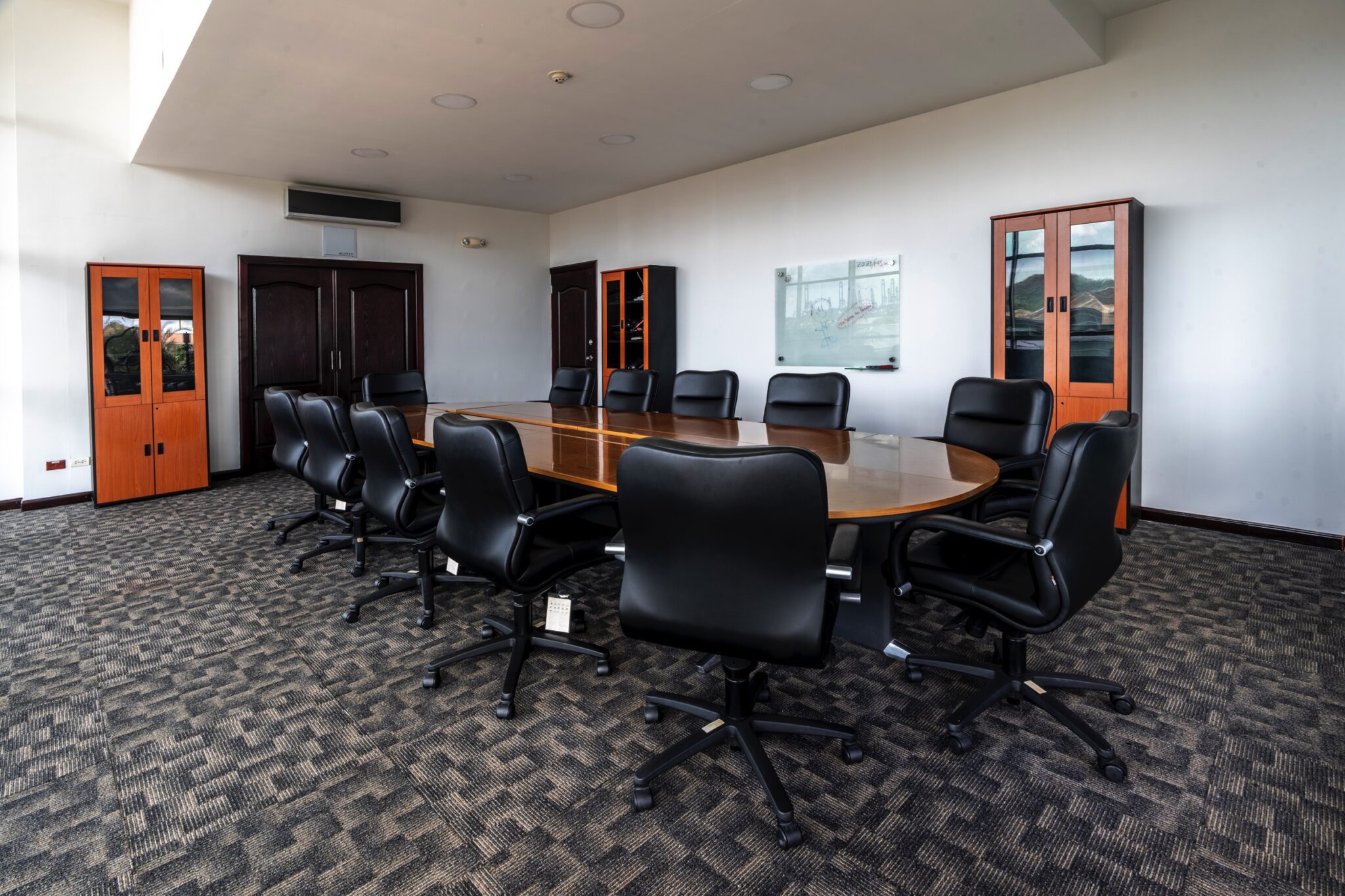 Try Panamá. Business Plaza Associates. Ubicado a 5 minutos de la Zona del Canal de Panamá, el Edificio de la Administración del Canal de Panamá, los Puertos de Panamá, la Ciudad del Saber. Corregimiento de Ancón, Urbanización Albrook Fields, Calle Avenida Omar Torrijos Herrera.