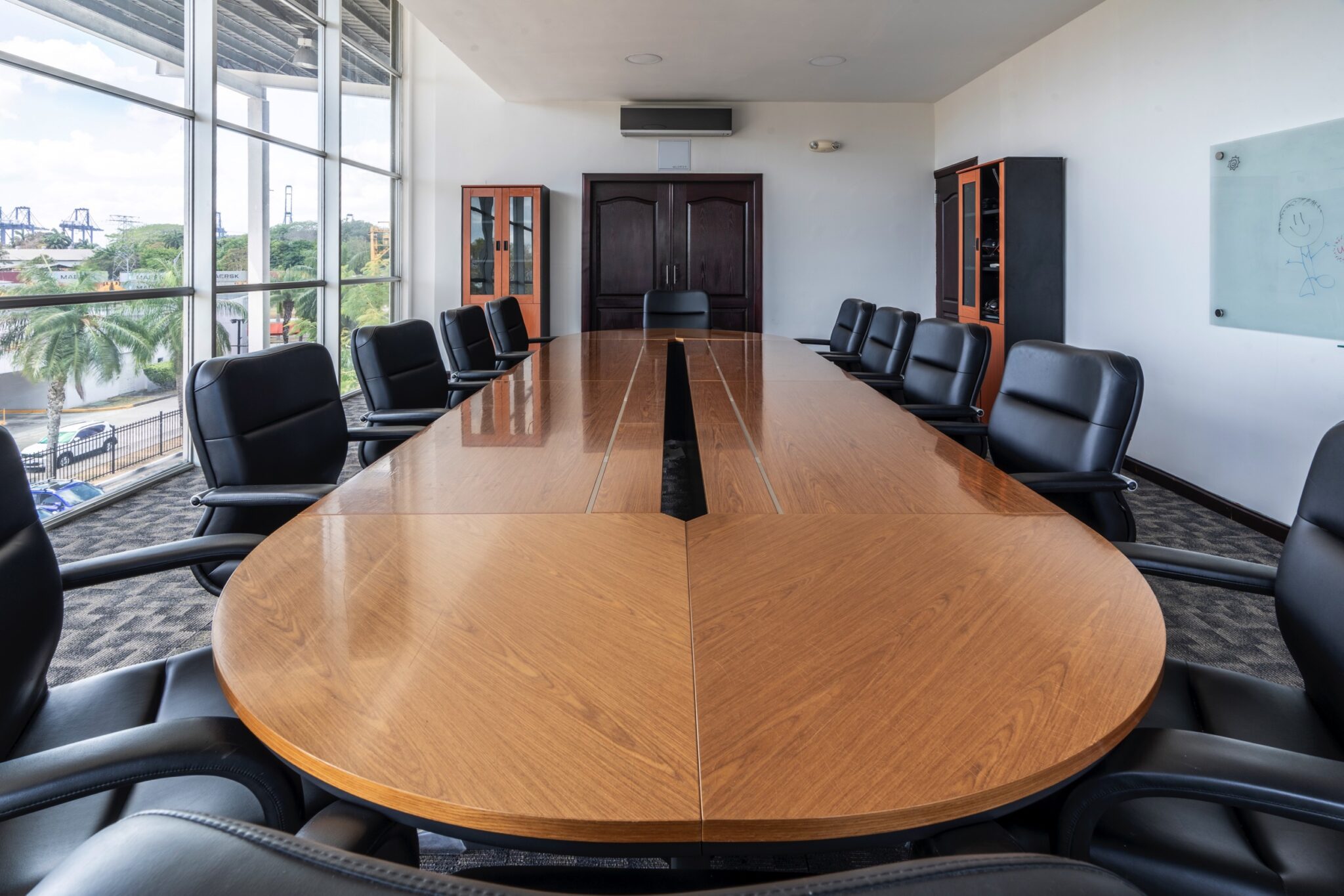 Try Panamá. Business Plaza Associates. Ubicado a 5 minutos de la Zona del Canal de Panamá, el Edificio de la Administración del Canal de Panamá, los Puertos de Panamá, la Ciudad del Saber. Corregimiento de Ancón, Urbanización Albrook Fields, Calle Avenida Omar Torrijos Herrera.