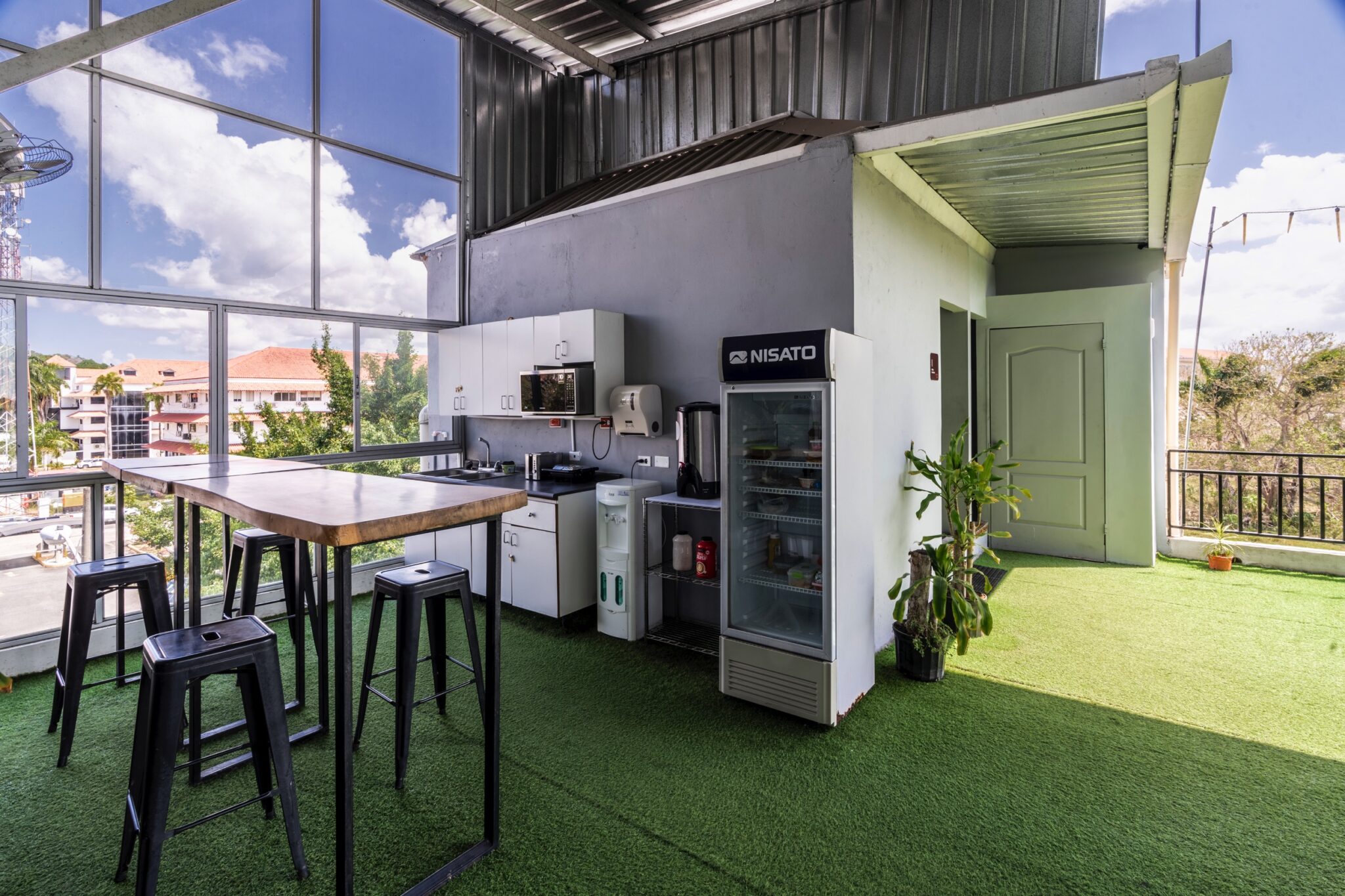 Try Panamá. Business Plaza Associates. Ubicado a 5 minutos de la Zona del Canal de Panamá, el Edificio de la Administración del Canal de Panamá, los Puertos de Panamá, la Ciudad del Saber. Corregimiento de Ancón, Urbanización Albrook Fields, Calle Avenida Omar Torrijos Herrera.