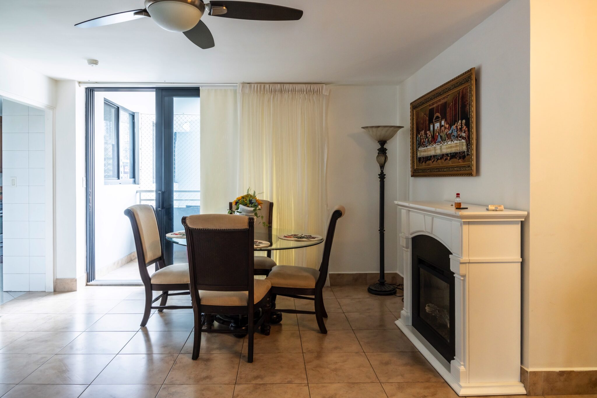 Try Panamá. PH Brisas de Marbella. Marbella está ubicada en el corazón de la ciudad. Panamá, Ciudad de Panamá, Bella Vista, Calle 47 Este y Avenida Balboa