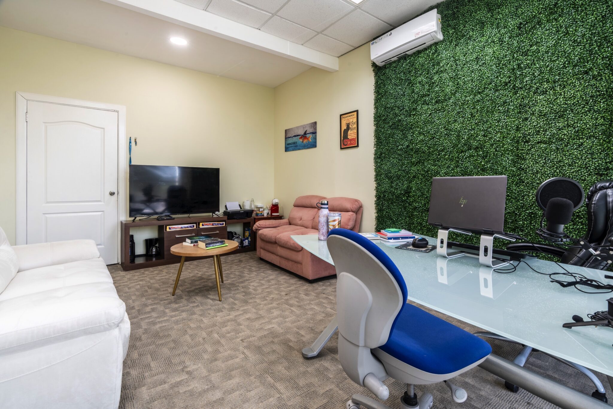 Try Panamá. Business Plaza Associates. Ubicado a 5 minutos de la Zona del Canal de Panamá, el Edificio de la Administración del Canal de Panamá, los Puertos de Panamá, la Ciudad del Saber. Corregimiento de Ancón, Urbanización Albrook Fields, Calle Avenida Omar Torrijos Herrera.