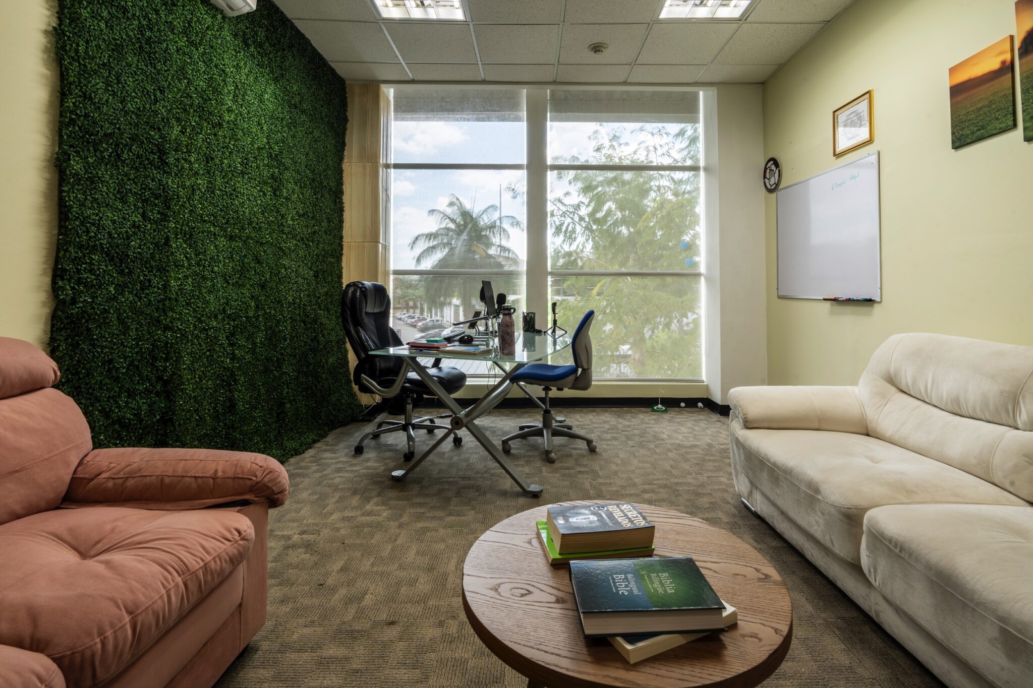 Try Panamá. Business Plaza Associates. Ubicado a 5 minutos de la Zona del Canal de Panamá, el Edificio de la Administración del Canal de Panamá, los Puertos de Panamá, la Ciudad del Saber. Corregimiento de Ancón, Urbanización Albrook Fields, Calle Avenida Omar Torrijos Herrera.