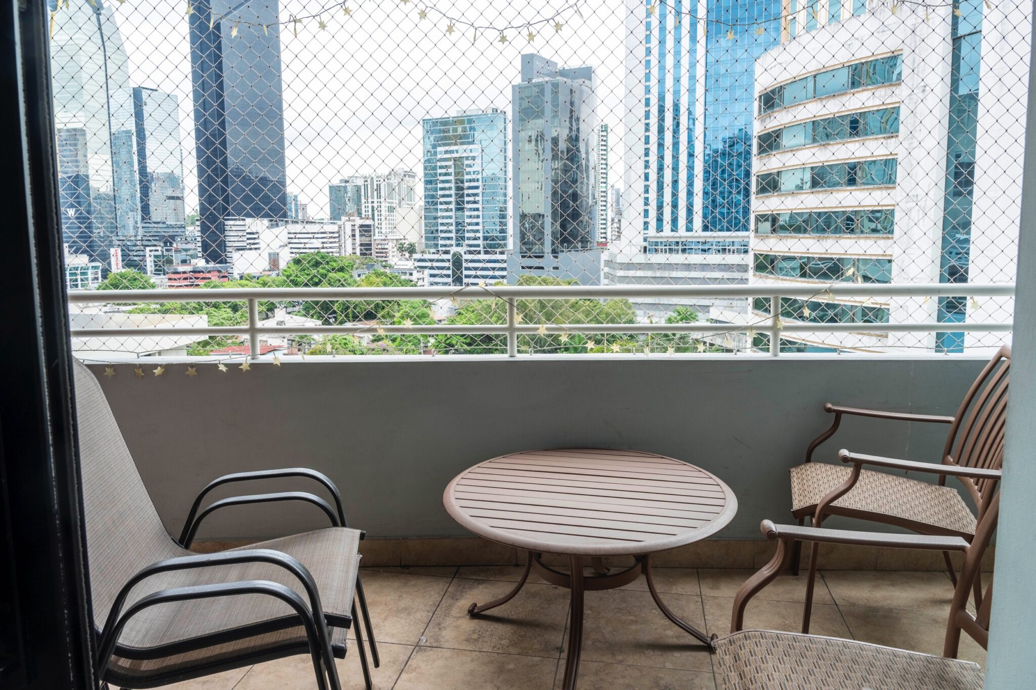 Try Panamá. PH Brisas de Marbella. Marbella está ubicada en el corazón de la ciudad. Panamá, Ciudad de Panamá, Bella Vista, Calle 47 Este y Avenida Balboa