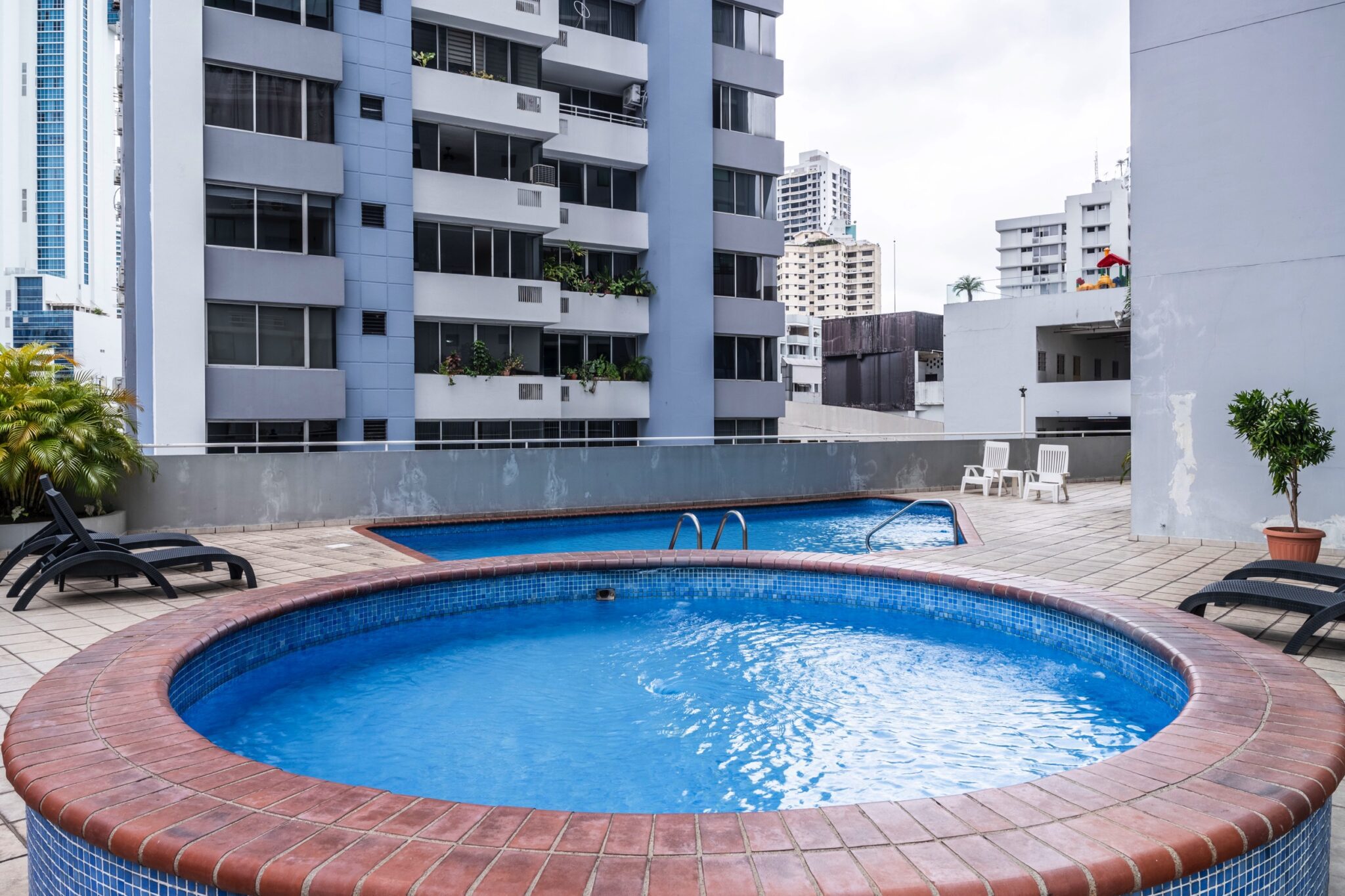 Try Panamá. PH Brisas de Marbella. Marbella está ubicada en el corazón de la ciudad. Panamá, Ciudad de Panamá, Bella Vista, Calle 47 Este y Avenida Balboa