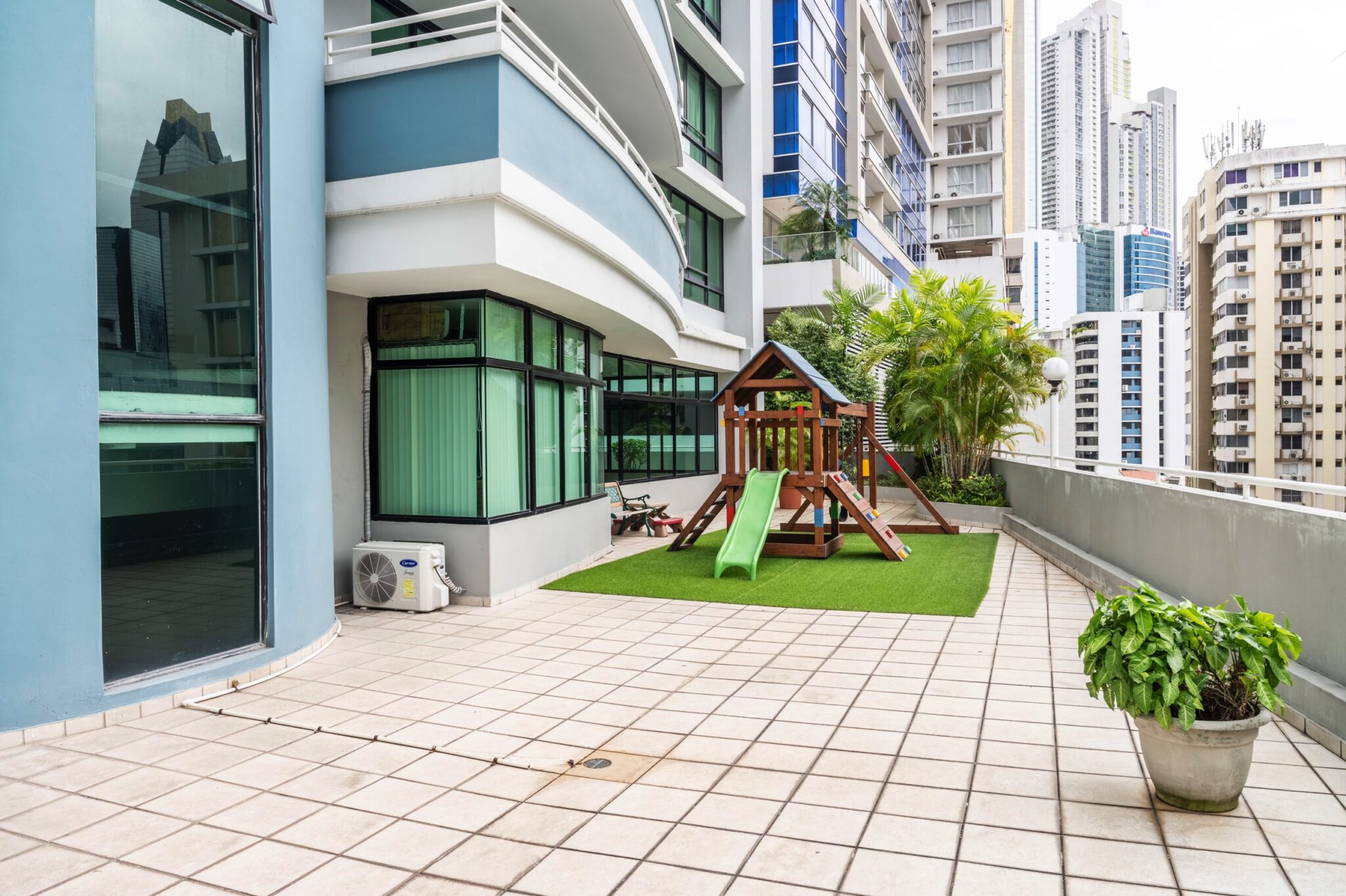 Try Panamá. PH Brisas de Marbella. Marbella está ubicada en el corazón de la ciudad. Panamá, Ciudad de Panamá, Bella Vista, Calle 47 Este y Avenida Balboa