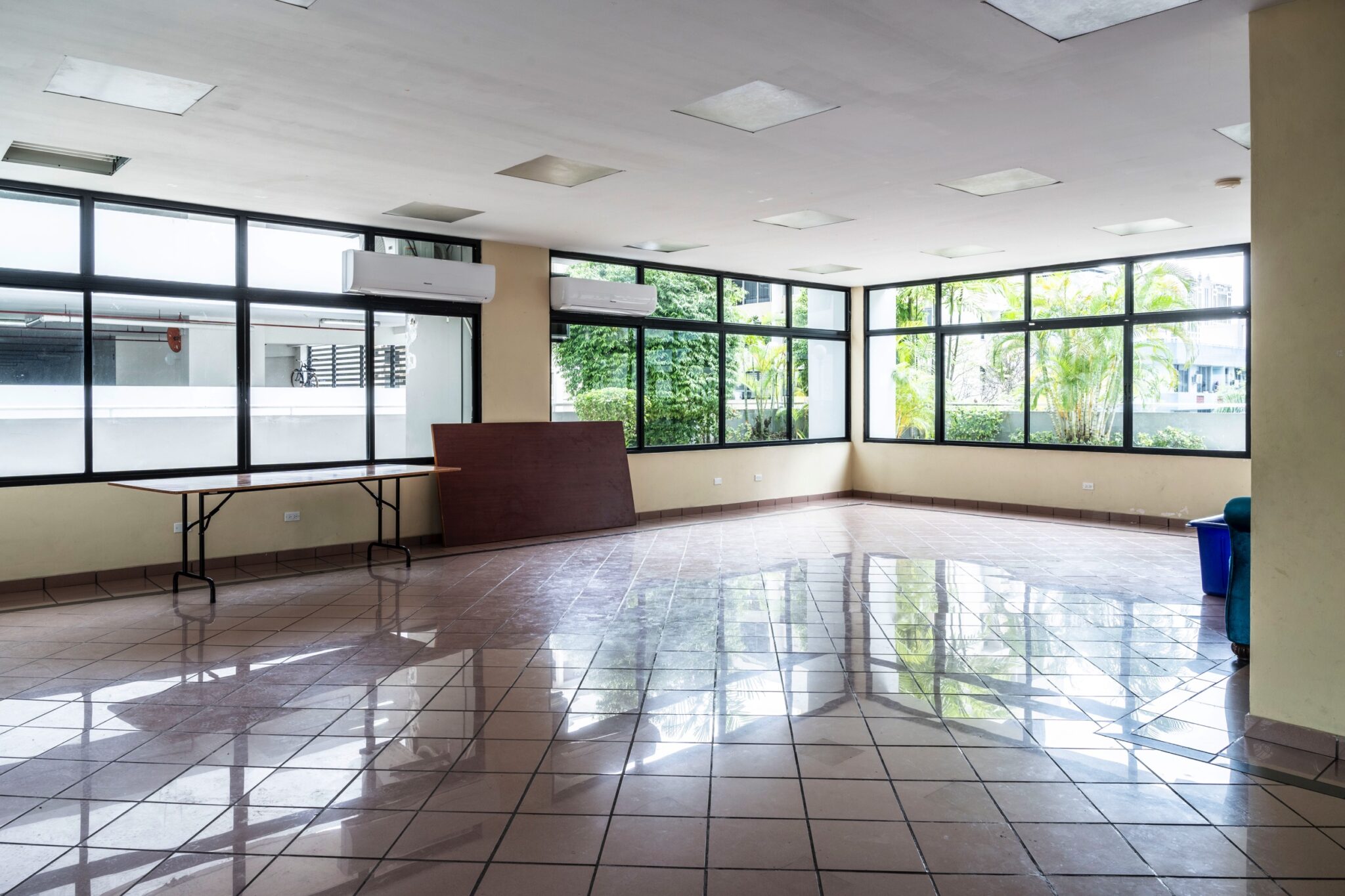 Try Panamá. PH Brisas de Marbella. Marbella está ubicada en el corazón de la ciudad. Panamá, Ciudad de Panamá, Bella Vista, Calle 47 Este y Avenida Balboa