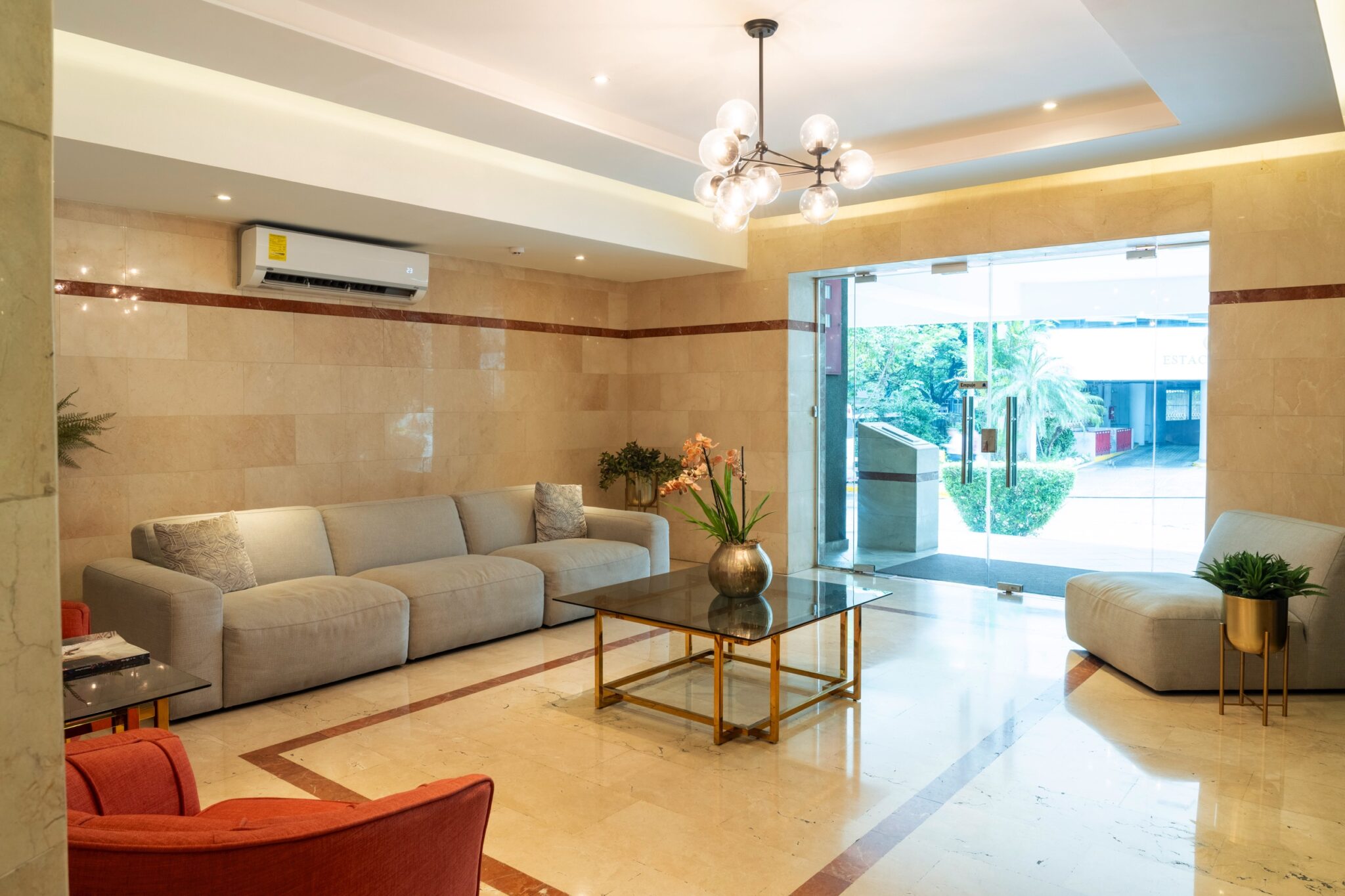 Try Panamá. PH Brisas de Marbella. Marbella está ubicada en el corazón de la ciudad. Panamá, Ciudad de Panamá, Bella Vista, Calle 47 Este y Avenida Balboa