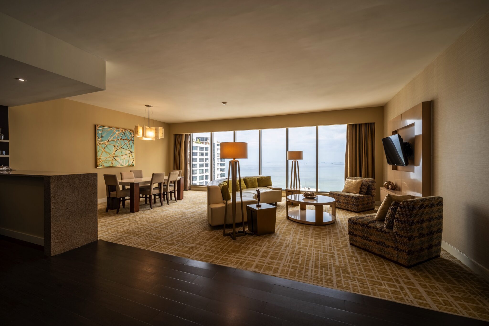 Try Panamá. Waldorf Astoria / PH The Panamera Residences. Ubicado en el centro del distrito financiero de la Ciudad de Panamá. Panamá, Ciudad de Panamá, Corregimiento de Bella Vista, Calle 47 y Uruguay