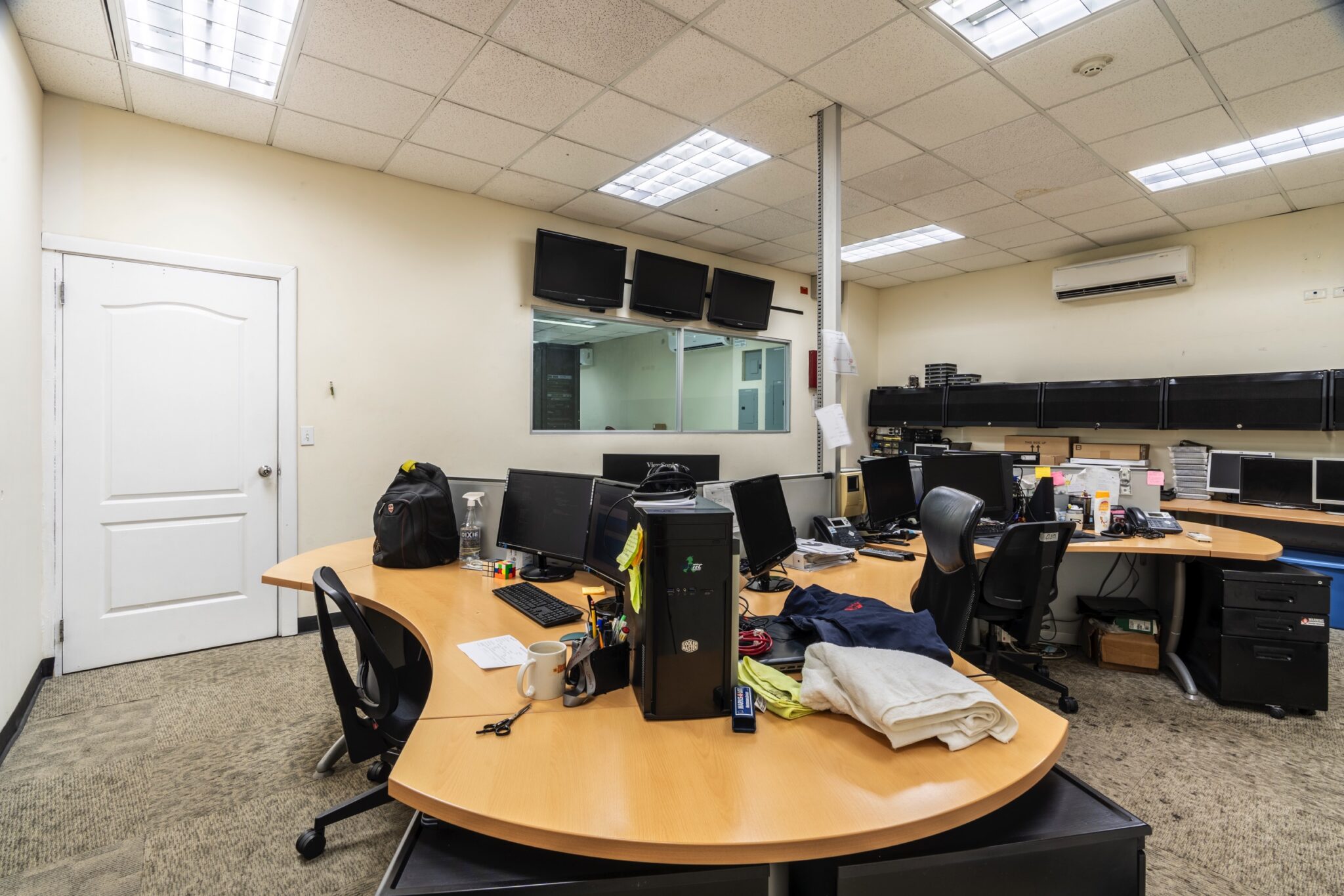 Try Panamá. Business Plaza Associates. Ubicado a 5 minutos de la Zona del Canal de Panamá, el Edificio de la Administración del Canal de Panamá, los Puertos de Panamá, la Ciudad del Saber. Corregimiento de Ancón, Urbanización Albrook Fields, Calle Avenida Omar Torrijos Herrera.