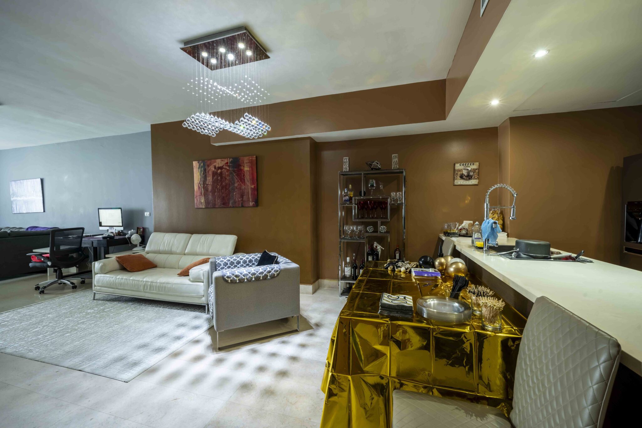 Yoo Panamá. Panamá, Ciudad de Panamá, Bella Vista, Avenida Balboa y Calle 54 Este. Tendrás acceso a los tres mejores restaurantes de la ciudad: Azahar, Filomena Cuisine y Blame Kiki. Además, estarás cerca de la Cinta Costera, centros comerciales, hospitales y centros de negocios. Try Panamá. Compra, Venta y Administración de Bienes Raíces. Apartamentos, Casas, Oficinas.