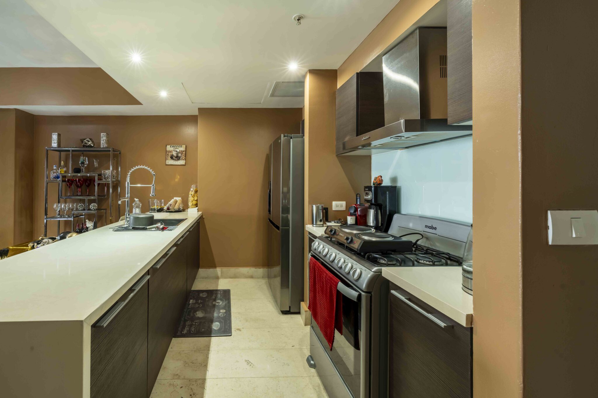 Yoo Panamá. Panamá, Ciudad de Panamá, Bella Vista, Avenida Balboa y Calle 54 Este. Tendrás acceso a los tres mejores restaurantes de la ciudad: Azahar, Filomena Cuisine y Blame Kiki. Además, estarás cerca de la Cinta Costera, centros comerciales, hospitales y centros de negocios. Try Panamá. Compra, Venta y Administración de Bienes Raíces. Apartamentos, Casas, Oficinas.