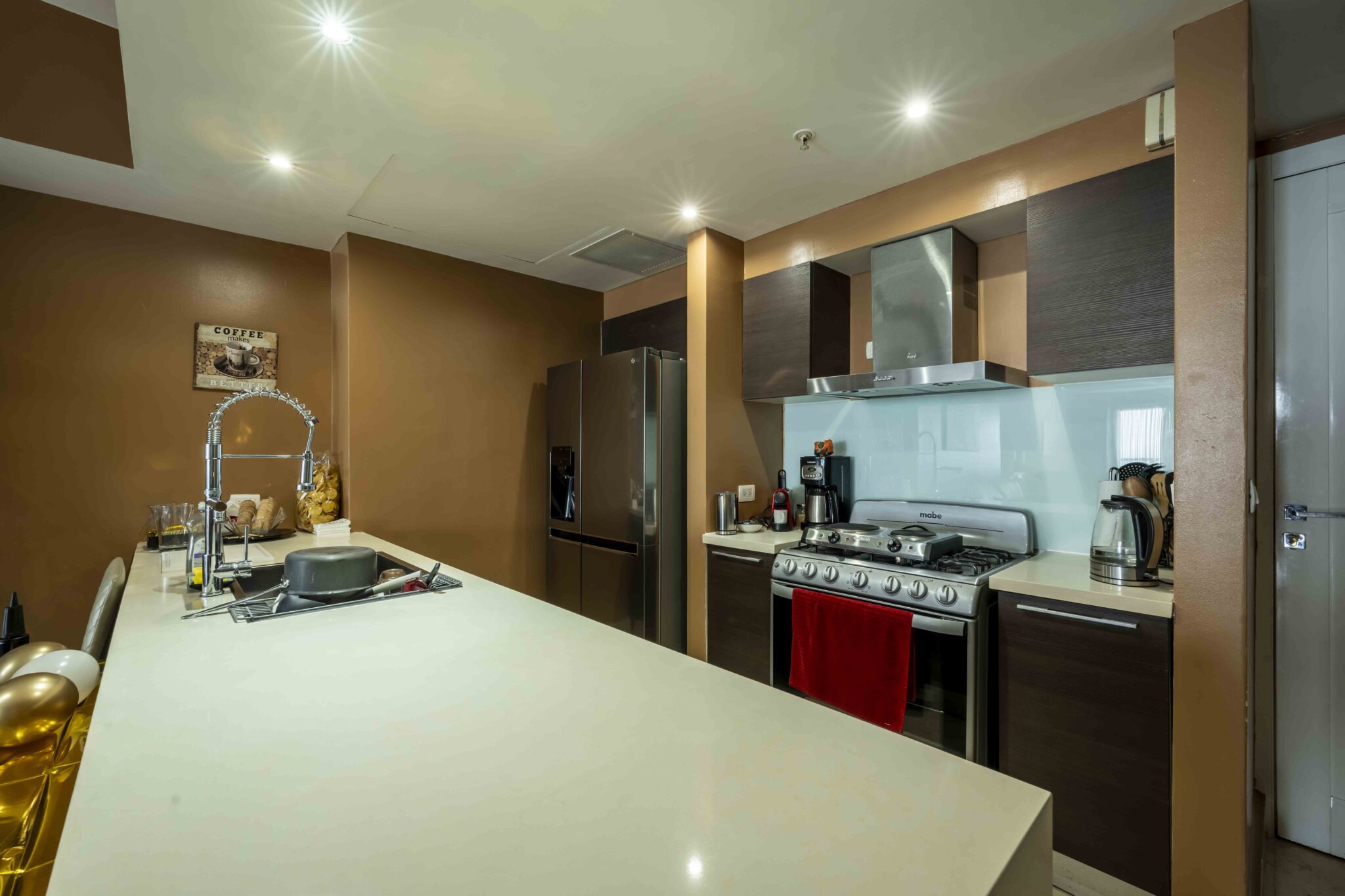 Yoo Panamá. Panamá, Ciudad de Panamá, Bella Vista, Avenida Balboa y Calle 54 Este. Tendrás acceso a los tres mejores restaurantes de la ciudad: Azahar, Filomena Cuisine y Blame Kiki. Además, estarás cerca de la Cinta Costera, centros comerciales, hospitales y centros de negocios. Try Panamá. Compra, Venta y Administración de Bienes Raíces. Apartamentos, Casas, Oficinas.