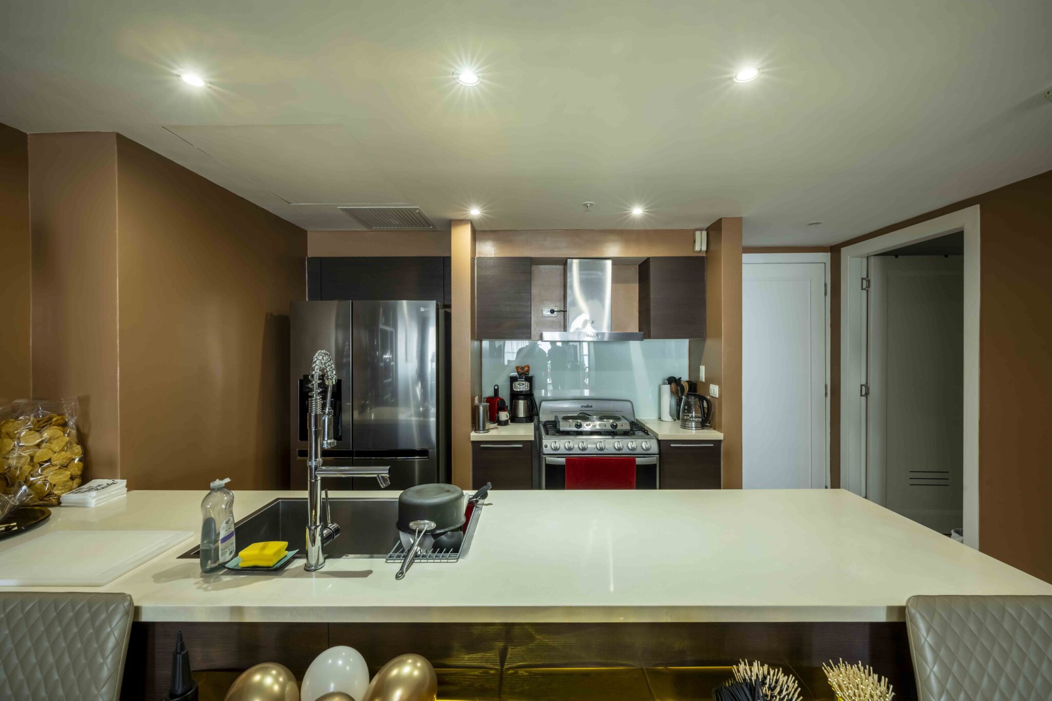 Yoo Panamá. Panamá, Ciudad de Panamá, Bella Vista, Avenida Balboa y Calle 54 Este. Tendrás acceso a los tres mejores restaurantes de la ciudad: Azahar, Filomena Cuisine y Blame Kiki. Además, estarás cerca de la Cinta Costera, centros comerciales, hospitales y centros de negocios. Try Panamá. Compra, Venta y Administración de Bienes Raíces. Apartamentos, Casas, Oficinas.