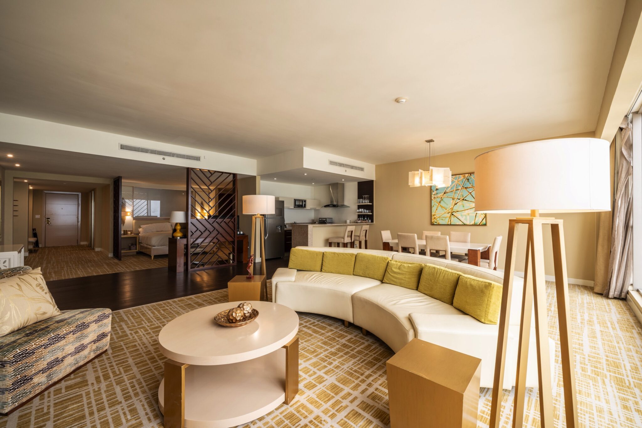 Try Panamá. Waldorf Astoria / PH The Panamera Residences. Ubicado en el centro del distrito financiero de la Ciudad de Panamá. Panamá, Ciudad de Panamá, Corregimiento de Bella Vista, Calle 47 y Uruguay