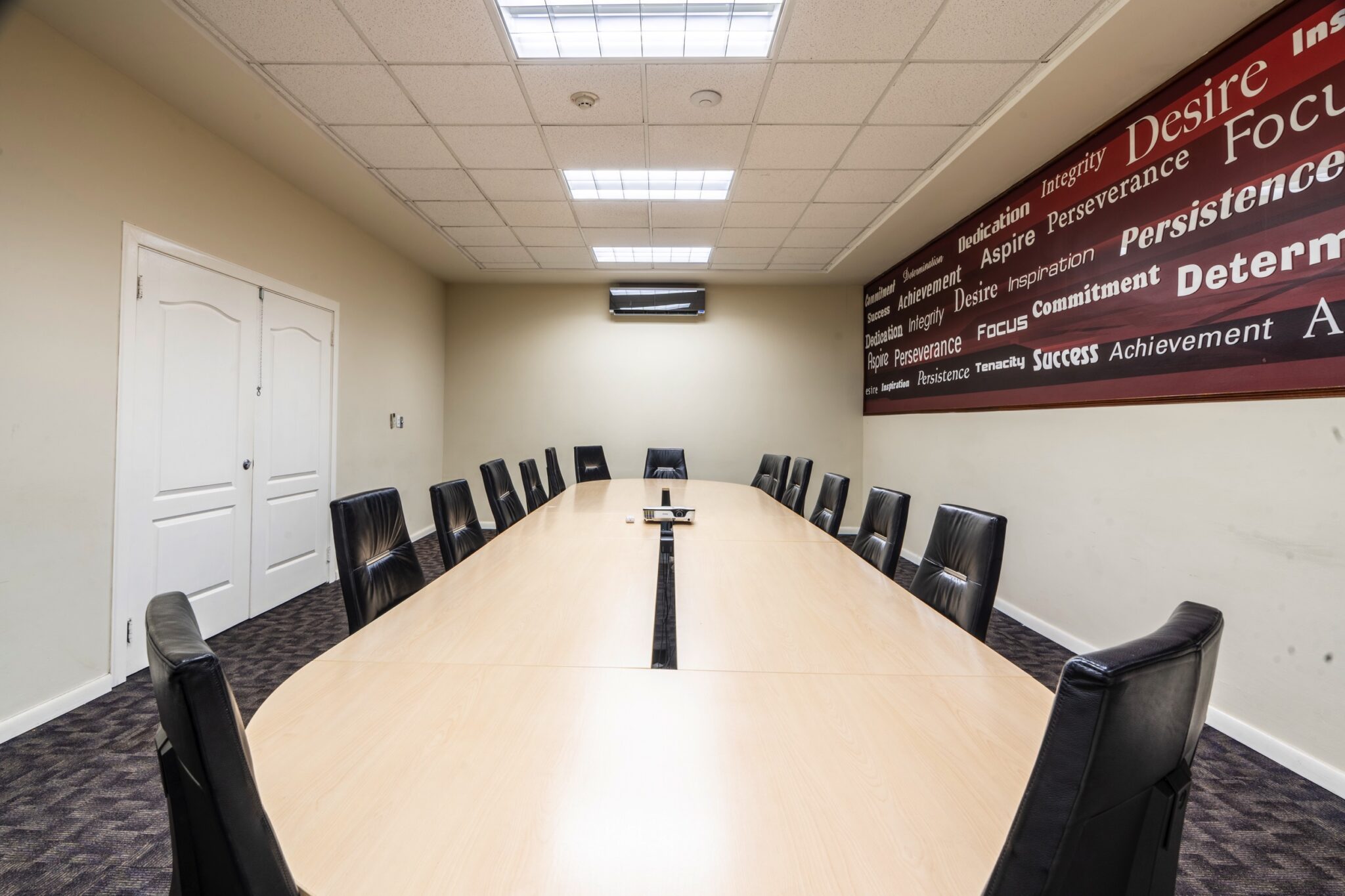 Try Panamá. Business Plaza Associates. Ubicado a 5 minutos de la Zona del Canal de Panamá, el Edificio de la Administración del Canal de Panamá, los Puertos de Panamá, la Ciudad del Saber. Corregimiento de Ancón, Urbanización Albrook Fields, Calle Avenida Omar Torrijos Herrera.