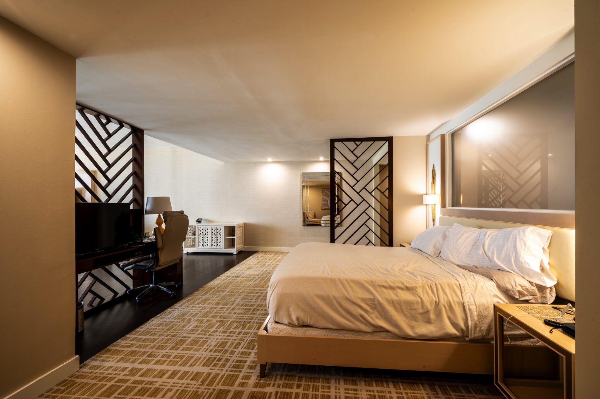 Try Panamá. Waldorf Astoria / PH The Panamera Residences. Ubicado en el centro del distrito financiero de la Ciudad de Panamá. Panamá, Ciudad de Panamá, Corregimiento de Bella Vista, Calle 47 y Uruguay