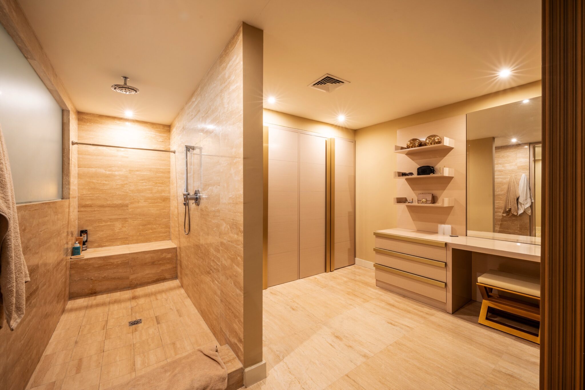 Try Panamá. Waldorf Astoria / PH The Panamera Residences. Ubicado en el centro del distrito financiero de la Ciudad de Panamá. Panamá, Ciudad de Panamá, Corregimiento de Bella Vista, Calle 47 y Uruguay