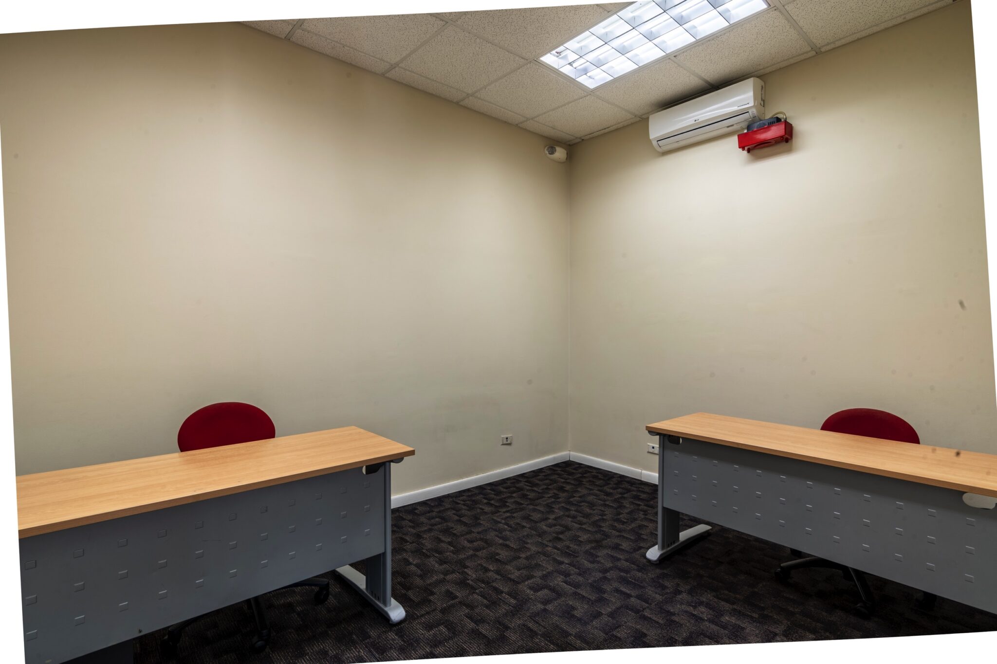 Try Panamá. Business Plaza Associates. Ubicado a 5 minutos de la Zona del Canal de Panamá, el Edificio de la Administración del Canal de Panamá, los Puertos de Panamá, la Ciudad del Saber. Corregimiento de Ancón, Urbanización Albrook Fields, Calle Avenida Omar Torrijos Herrera.