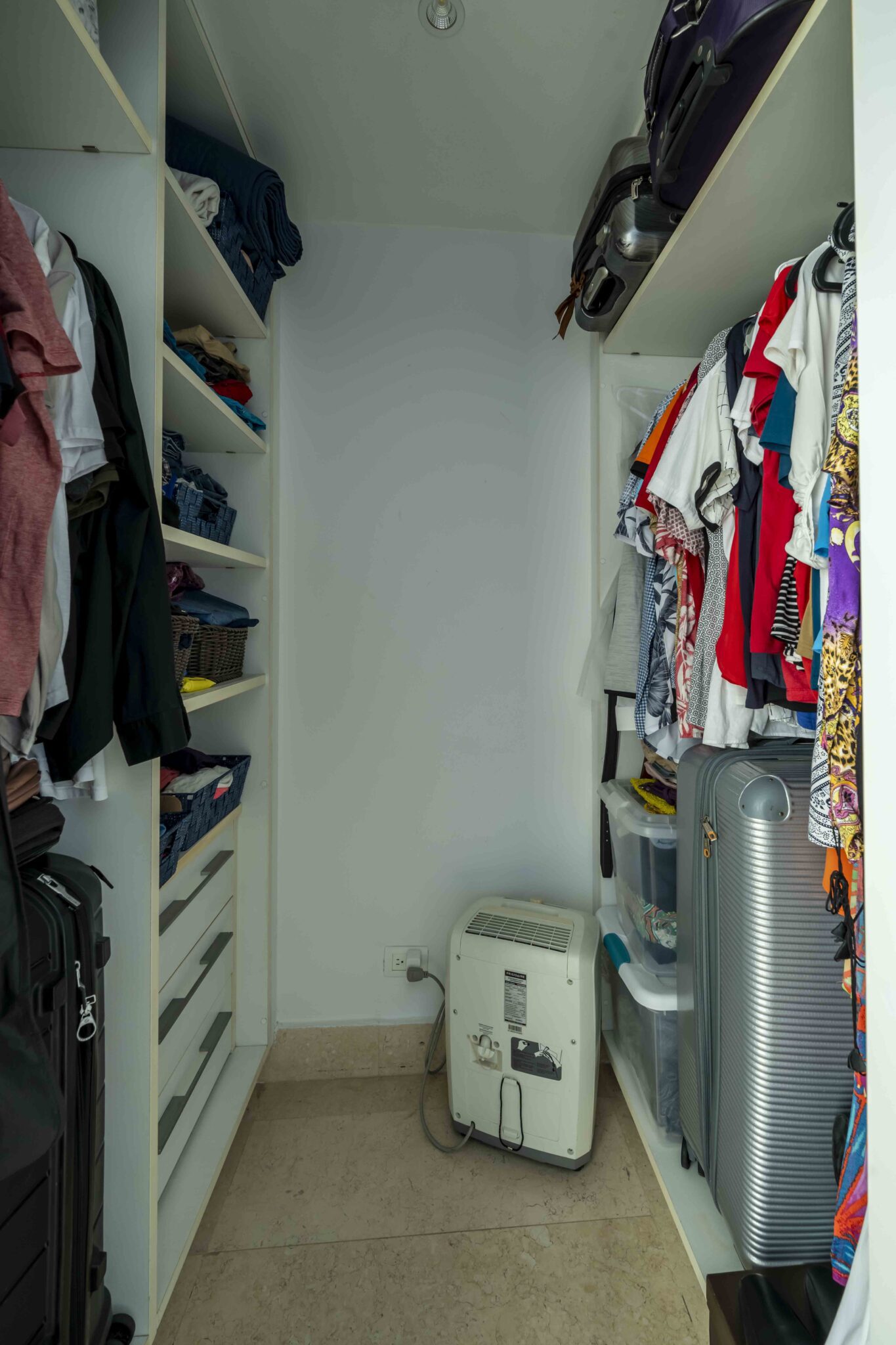 Yoo Panamá. Panamá, Ciudad de Panamá, Bella Vista, Avenida Balboa y Calle 54 Este. Tendrás acceso a los tres mejores restaurantes de la ciudad: Azahar, Filomena Cuisine y Blame Kiki. Además, estarás cerca de la Cinta Costera, centros comerciales, hospitales y centros de negocios. Try Panamá. Compra, Venta y Administración de Bienes Raíces. Apartamentos, Casas, Oficinas.