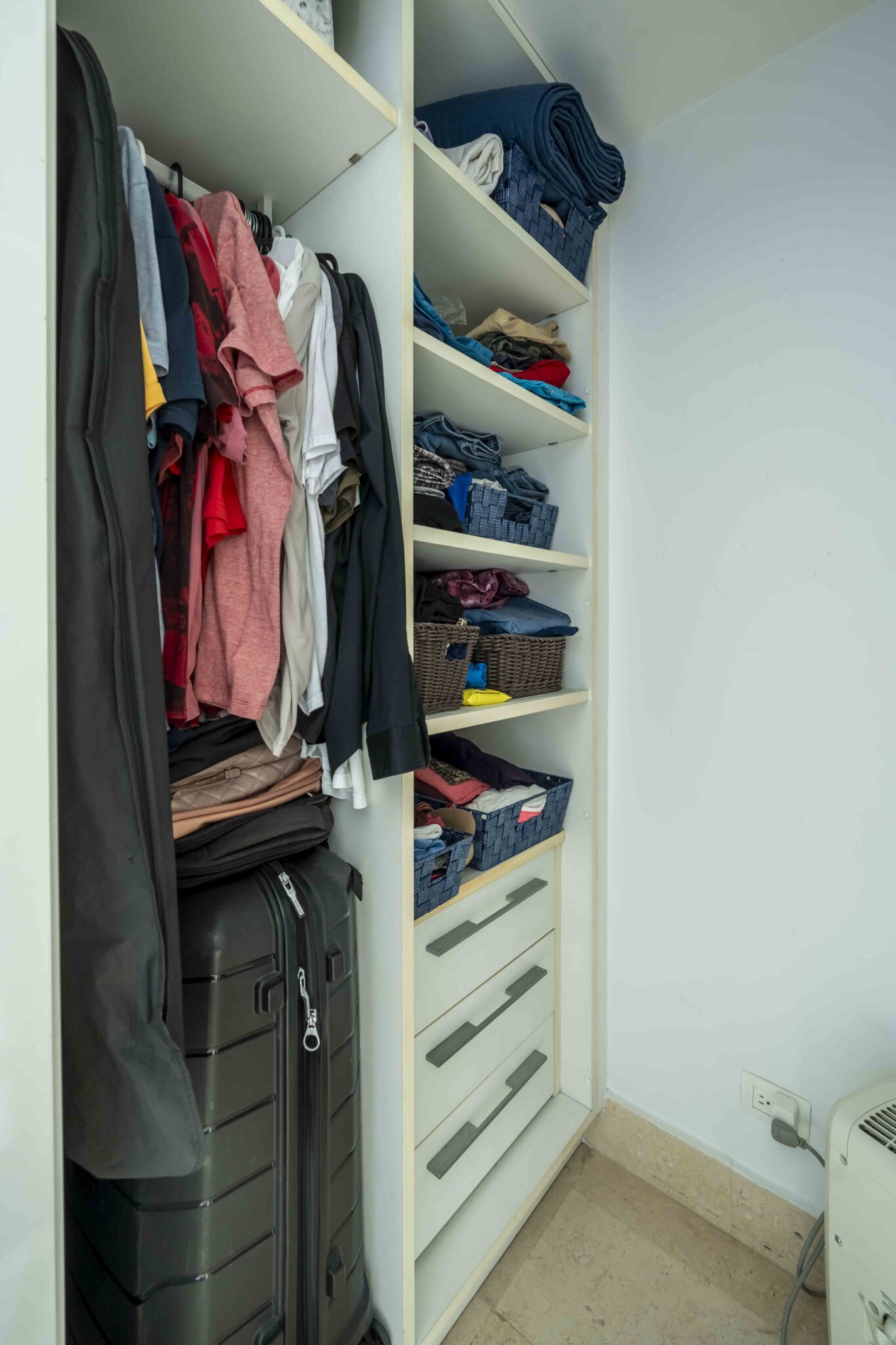 Yoo Panamá. Panamá, Ciudad de Panamá, Bella Vista, Avenida Balboa y Calle 54 Este. Tendrás acceso a los tres mejores restaurantes de la ciudad: Azahar, Filomena Cuisine y Blame Kiki. Además, estarás cerca de la Cinta Costera, centros comerciales, hospitales y centros de negocios. Try Panamá. Compra, Venta y Administración de Bienes Raíces. Apartamentos, Casas, Oficinas.