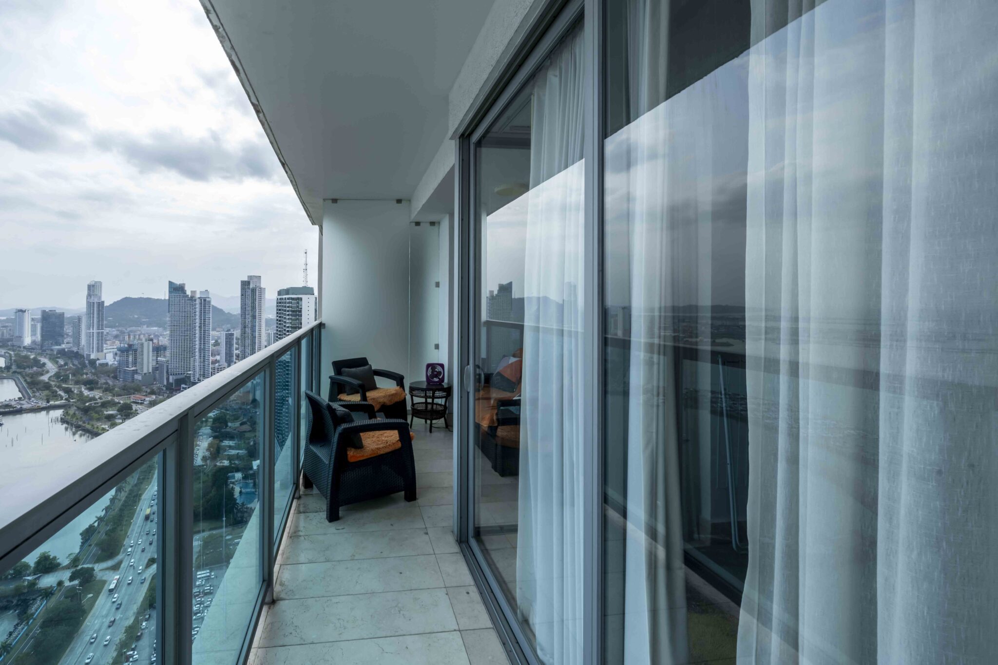 Yoo Panamá. Panamá, Ciudad de Panamá, Bella Vista, Avenida Balboa y Calle 54 Este. Tendrás acceso a los tres mejores restaurantes de la ciudad: Azahar, Filomena Cuisine y Blame Kiki. Además, estarás cerca de la Cinta Costera, centros comerciales, hospitales y centros de negocios. Try Panamá. Compra, Venta y Administración de Bienes Raíces. Apartamentos, Casas, Oficinas.