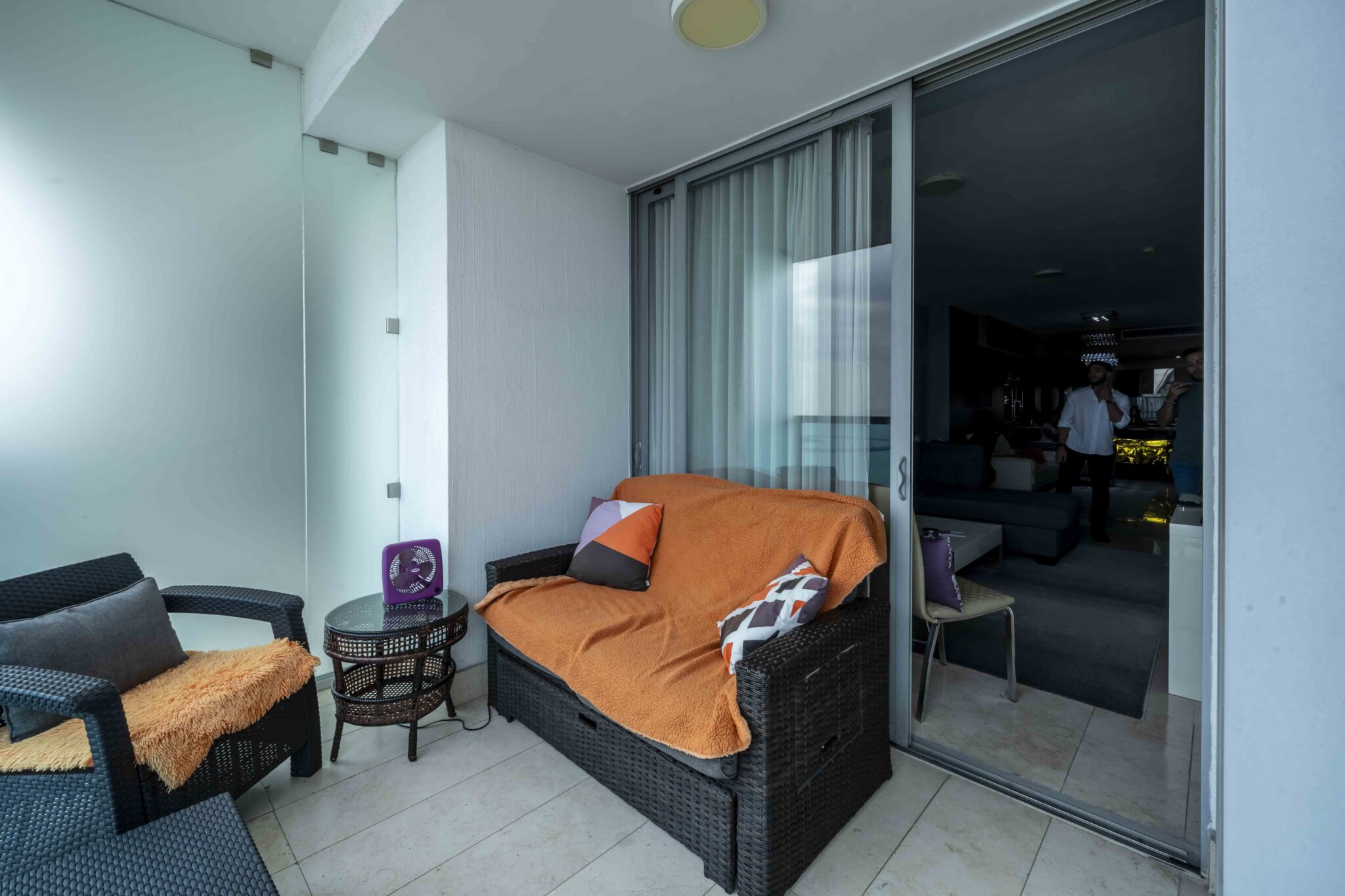 Yoo Panamá. Panamá, Ciudad de Panamá, Bella Vista, Avenida Balboa y Calle 54 Este. Tendrás acceso a los tres mejores restaurantes de la ciudad: Azahar, Filomena Cuisine y Blame Kiki. Además, estarás cerca de la Cinta Costera, centros comerciales, hospitales y centros de negocios. Try Panamá. Compra, Venta y Administración de Bienes Raíces. Apartamentos, Casas, Oficinas.