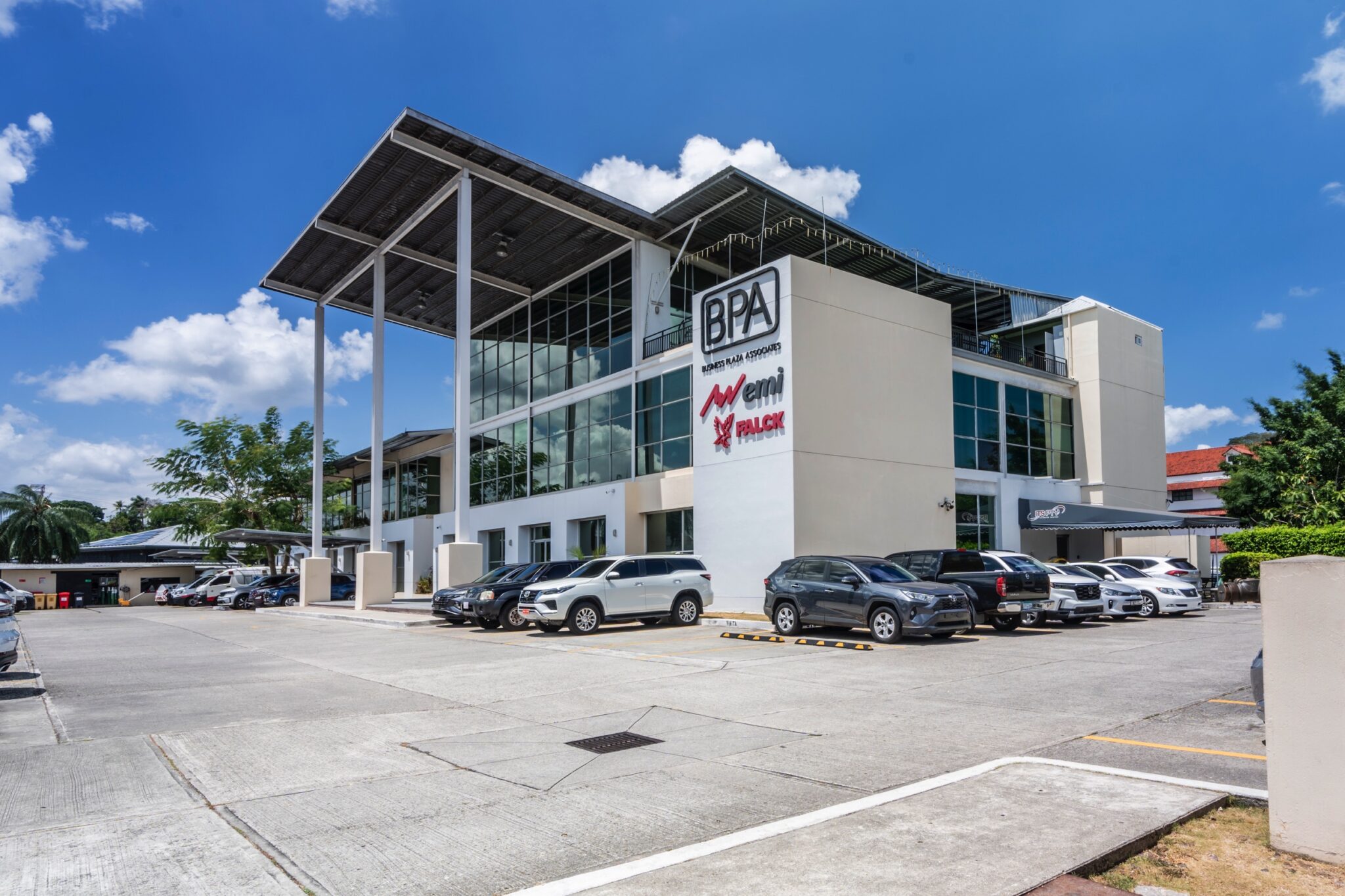 Try Panamá. Business Plaza Associates. Ubicado a 5 minutos de la Zona del Canal de Panamá, el Edificio de la Administración del Canal de Panamá, los Puertos de Panamá, la Ciudad del Saber. Corregimiento de Ancón, Urbanización Albrook Fields, Calle Avenida Omar Torrijos Herrera.