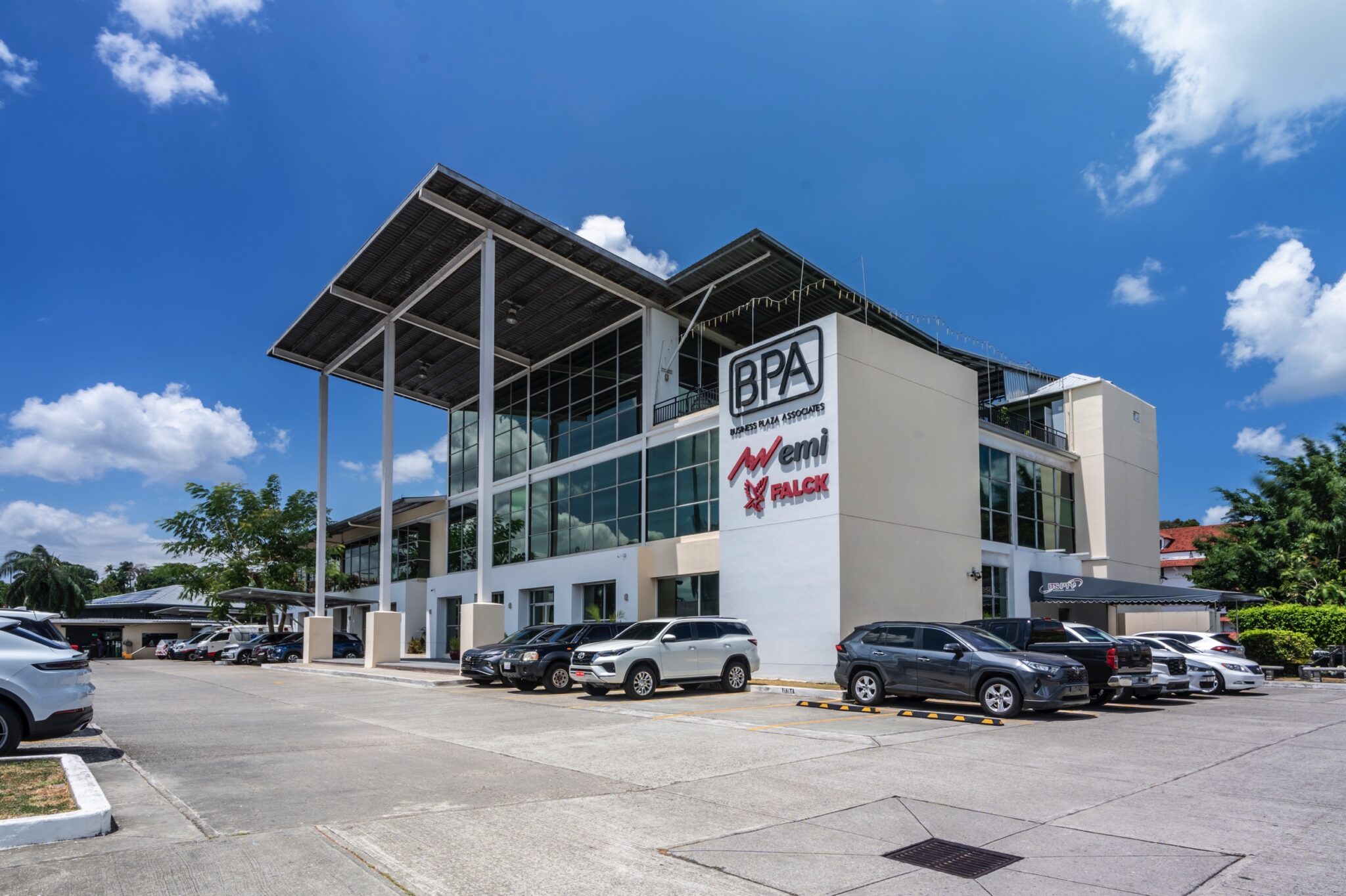 Try Panamá. Business Plaza Associates. Ubicado a 5 minutos de la Zona del Canal de Panamá, el Edificio de la Administración del Canal de Panamá, los Puertos de Panamá, la Ciudad del Saber. Corregimiento de Ancón, Urbanización Albrook Fields, Calle Avenida Omar Torrijos Herrera.