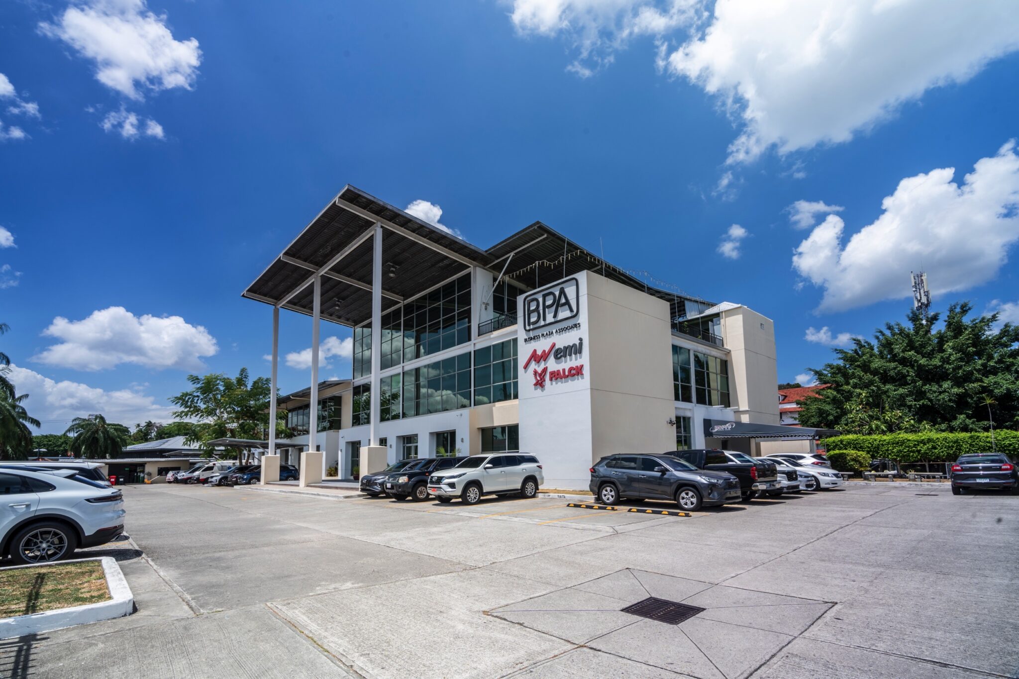 Try Panamá. Business Plaza Associates. Ubicado a 5 minutos de la Zona del Canal de Panamá, el Edificio de la Administración del Canal de Panamá, los Puertos de Panamá, la Ciudad del Saber. Corregimiento de Ancón, Urbanización Albrook Fields, Calle Avenida Omar Torrijos Herrera.