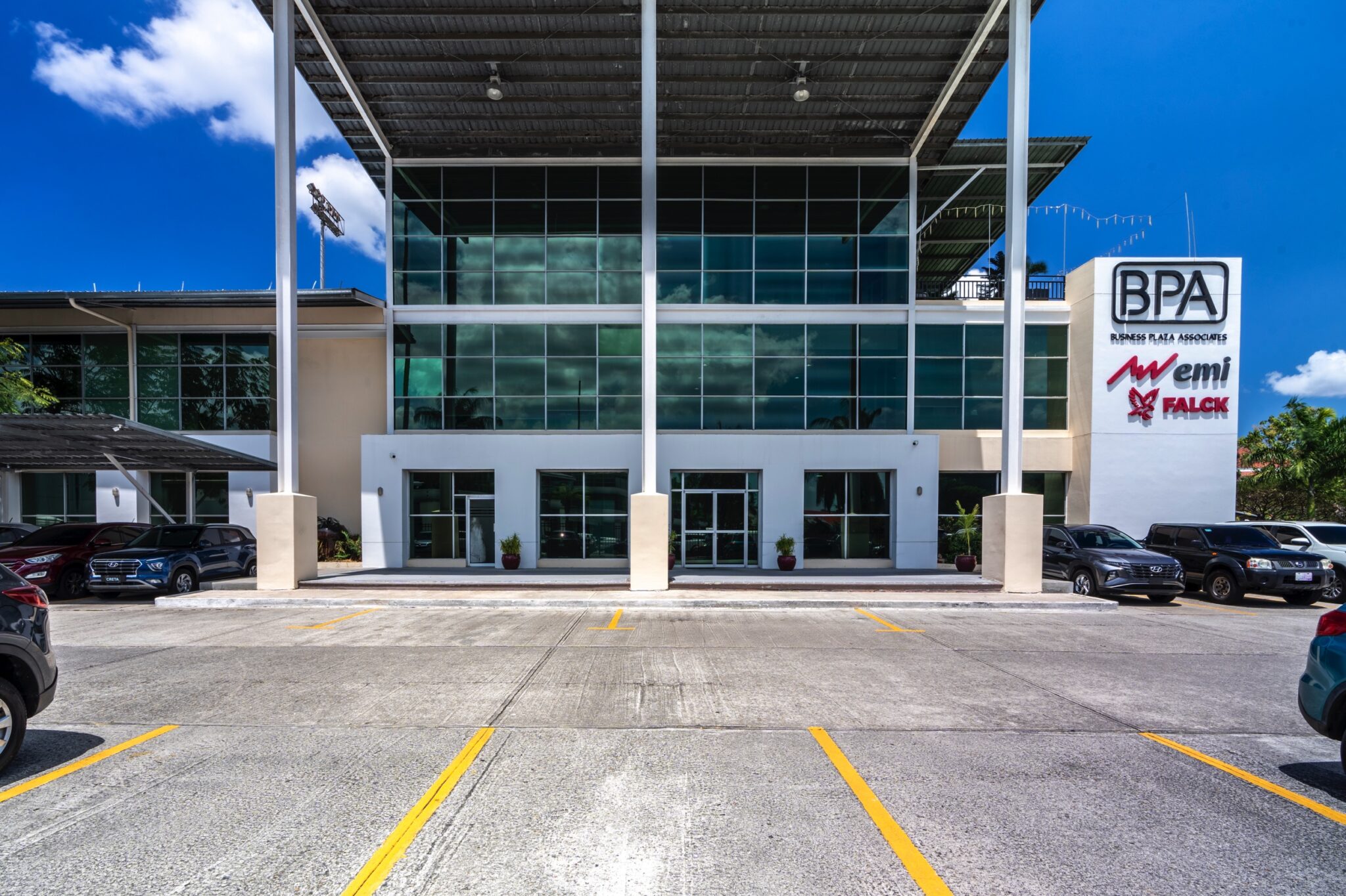 Try Panamá. Business Plaza Associates. Ubicado a 5 minutos de la Zona del Canal de Panamá, el Edificio de la Administración del Canal de Panamá, los Puertos de Panamá, la Ciudad del Saber. Corregimiento de Ancón, Urbanización Albrook Fields, Calle Avenida Omar Torrijos Herrera.