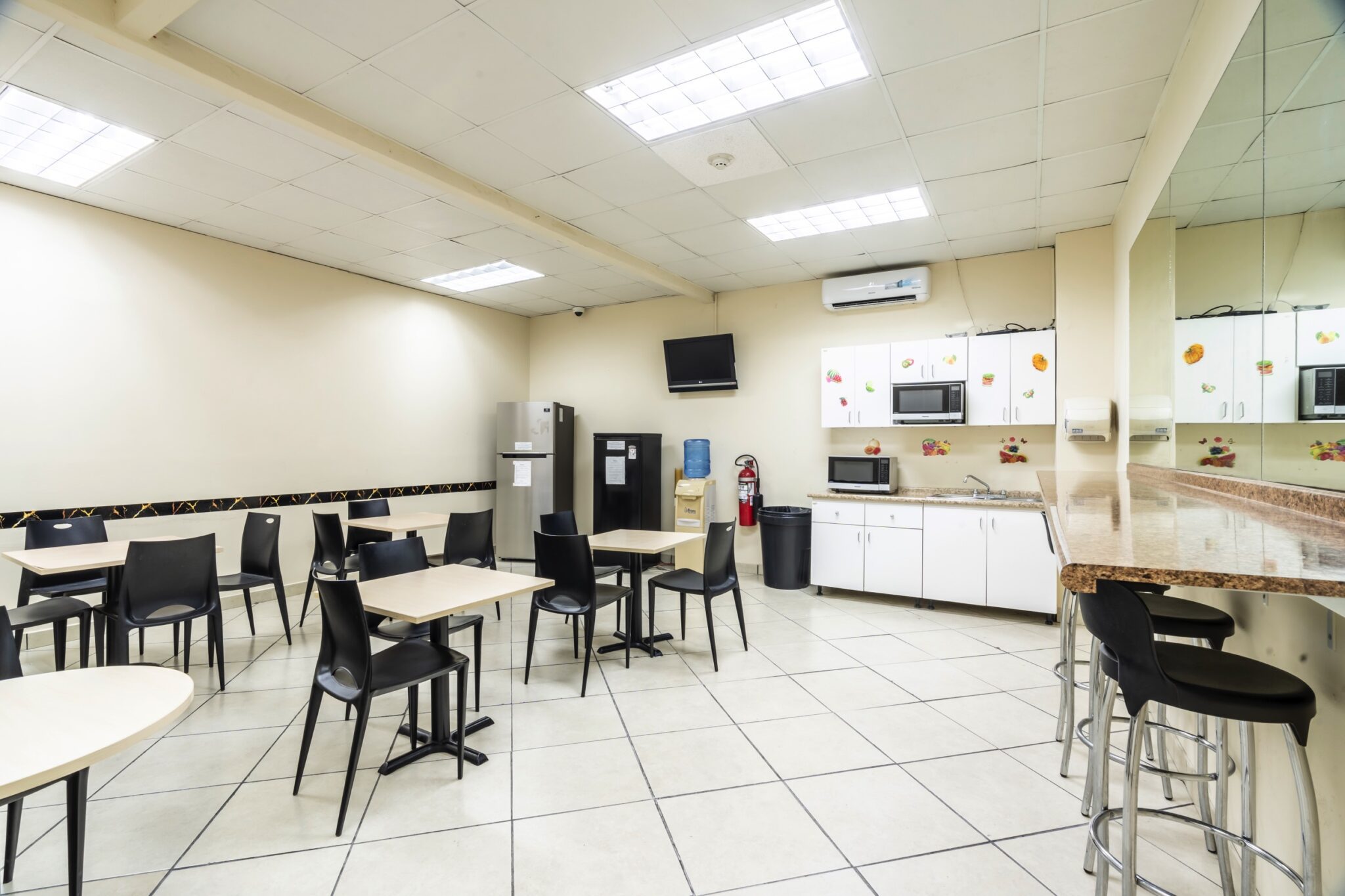 Try Panamá. Business Plaza Associates. Ubicado a 5 minutos de la Zona del Canal de Panamá, el Edificio de la Administración del Canal de Panamá, los Puertos de Panamá, la Ciudad del Saber. Corregimiento de Ancón, Urbanización Albrook Fields, Calle Avenida Omar Torrijos Herrera.