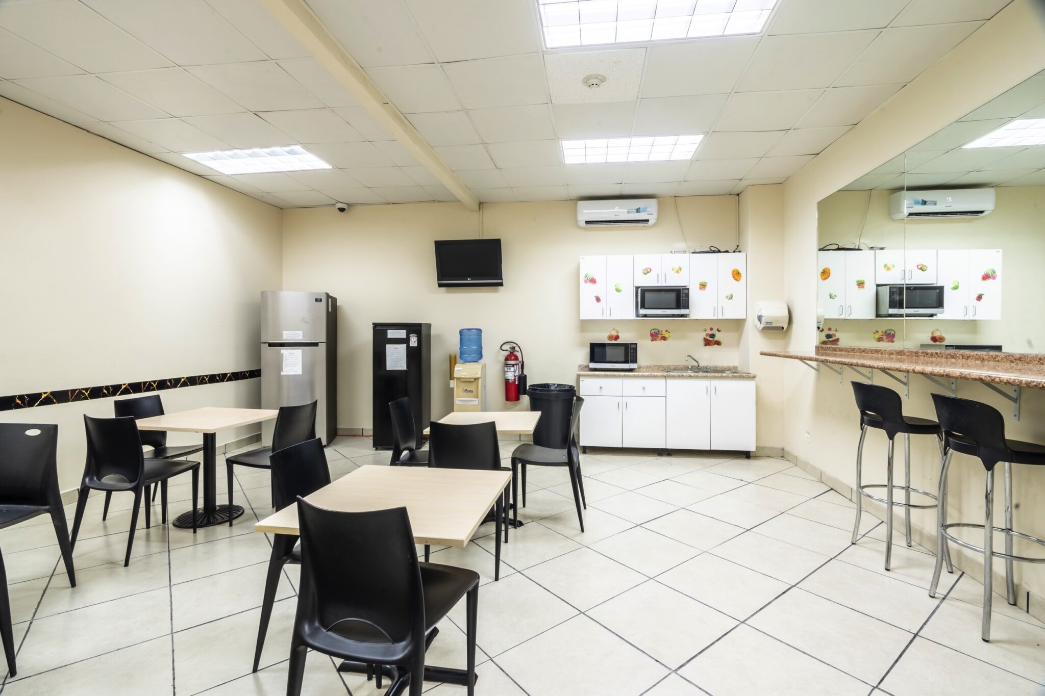 Try Panamá. Business Plaza Associates. Ubicado a 5 minutos de la Zona del Canal de Panamá, el Edificio de la Administración del Canal de Panamá, los Puertos de Panamá, la Ciudad del Saber. Corregimiento de Ancón, Urbanización Albrook Fields, Calle Avenida Omar Torrijos Herrera.