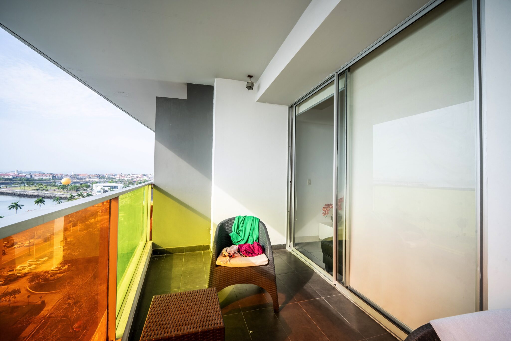 Try Panamá. PH Element. PH Element es un condominio boutique con impresionantes vistas al océano y a la ciudad de Panamá. Panamá, Ciudad de Panamá, Corregimiento de Calidonia, Ave. Balboa, P.H. Element