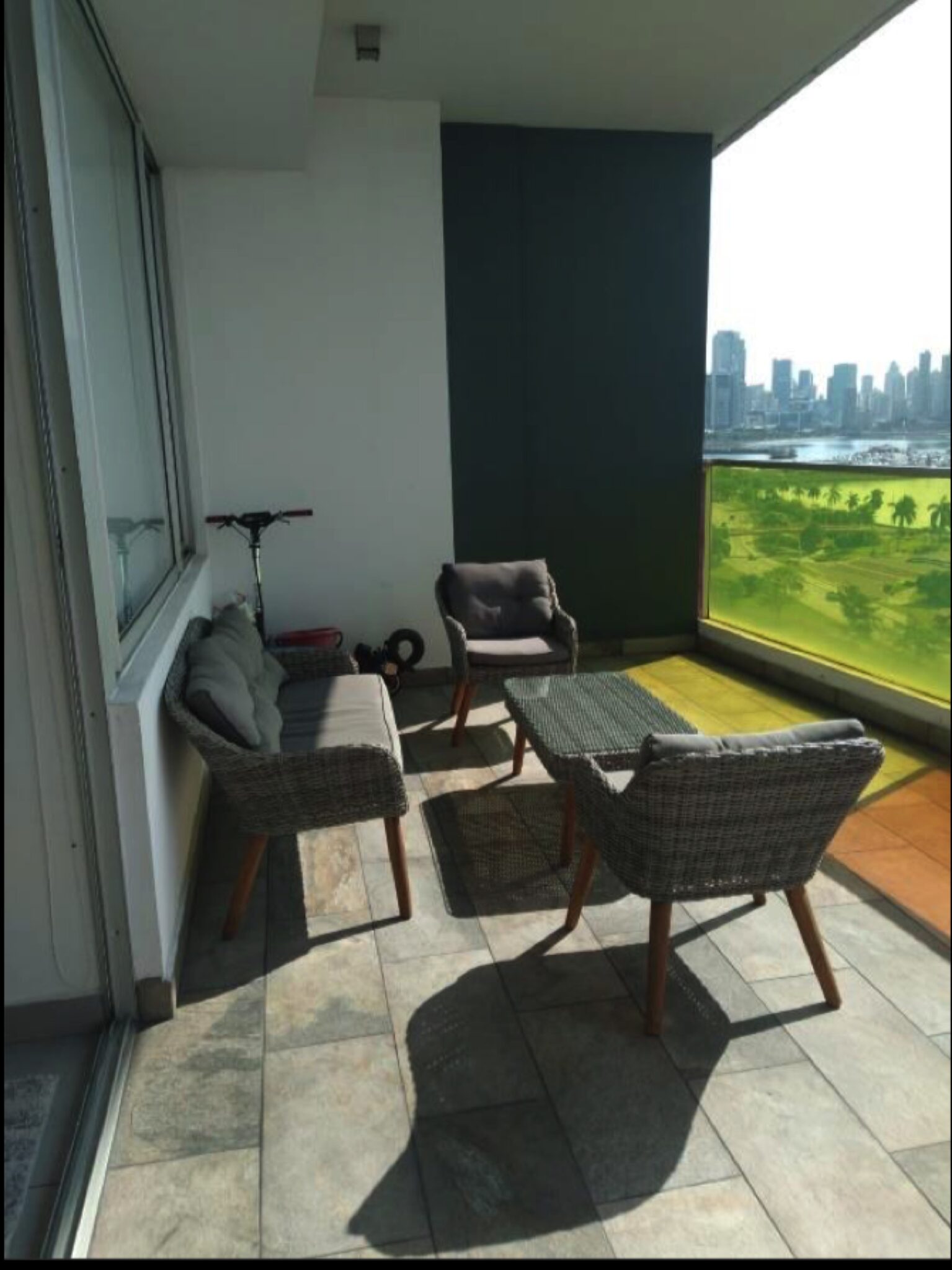 Try Panamá. PH Element. PH Element es un condominio boutique con impresionantes vistas al océano y a la ciudad de Panamá. Panamá, Ciudad de Panamá, Corregimiento de Calidonia, Ave. Balboa, P.H. Element